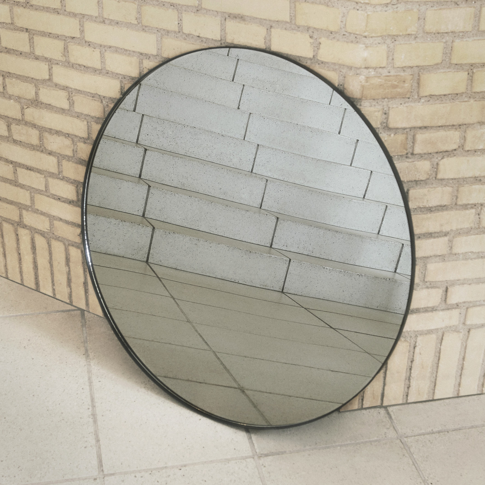 AYTM miroir Circum, transparent / noir, Ø 70 cm, verre, MDF-bois