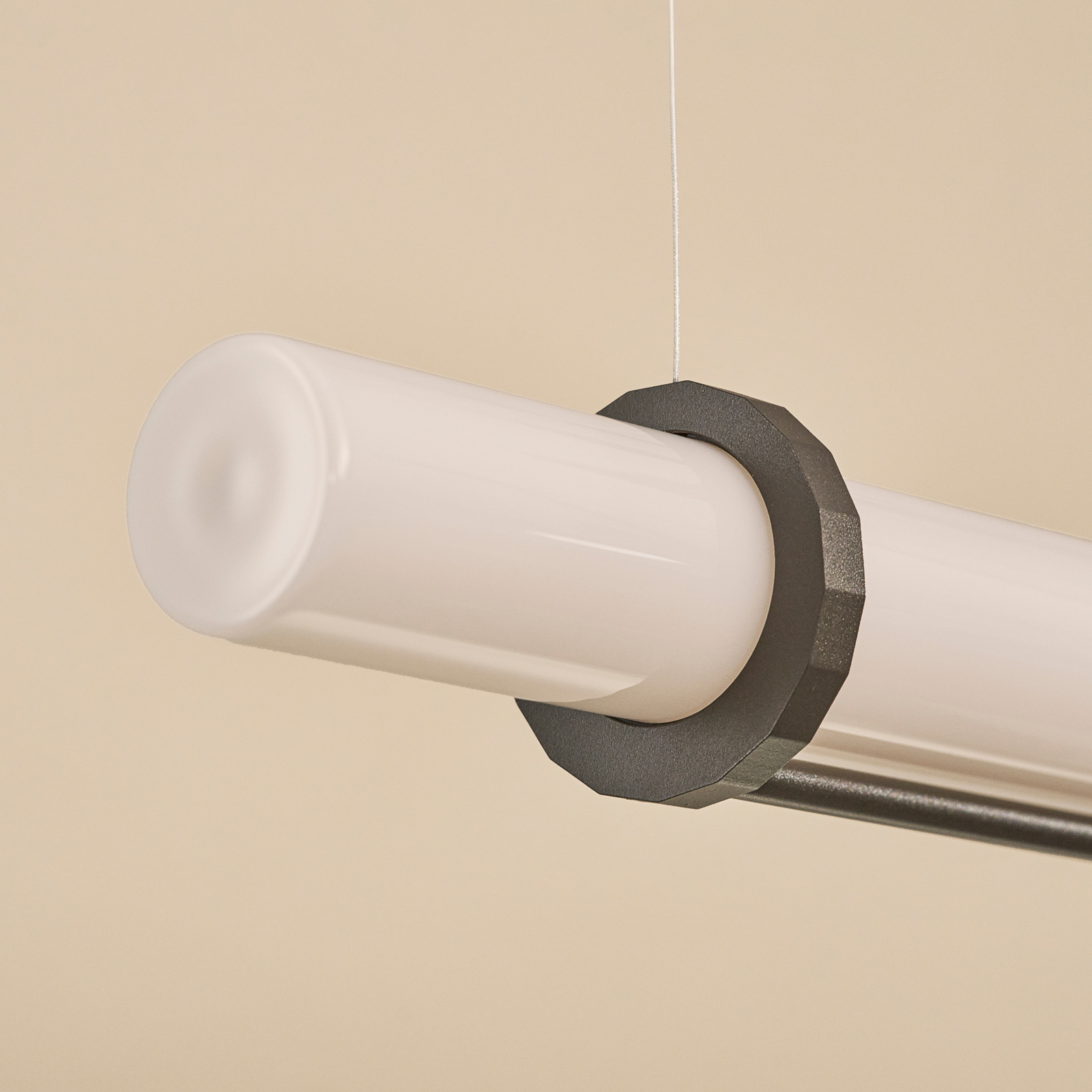 Lampada LED a sospensione In Fine, grigio scuro, lunghezza 105 cm - DCW