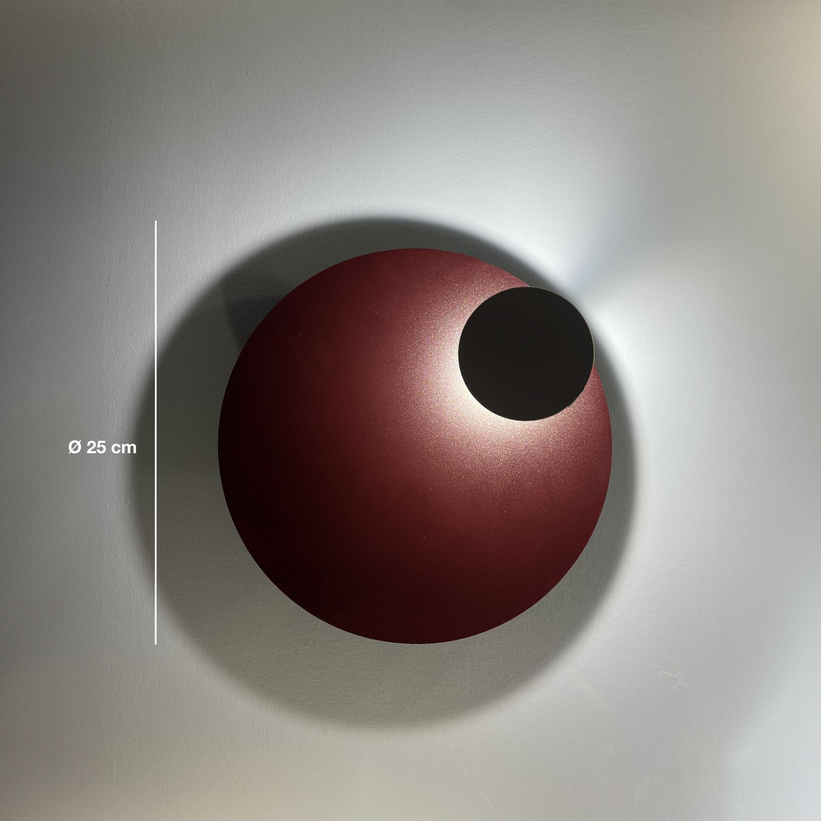 Knikerboker LED wall lamp Pois, dark red, Ø 25 cm, dimmable