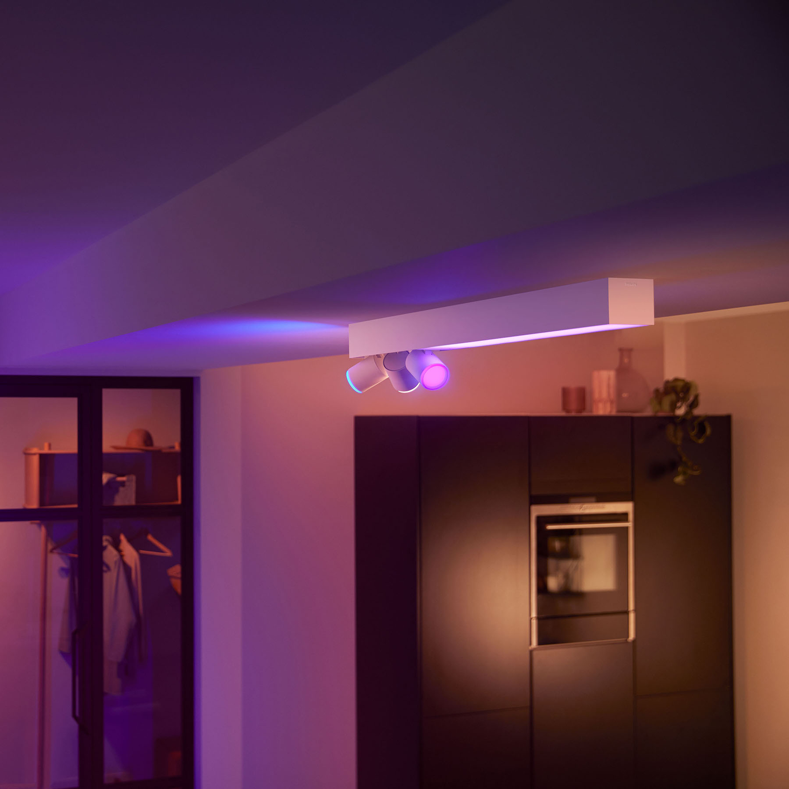 Philips Hue Centris med tre lyskilder i hvitt&color