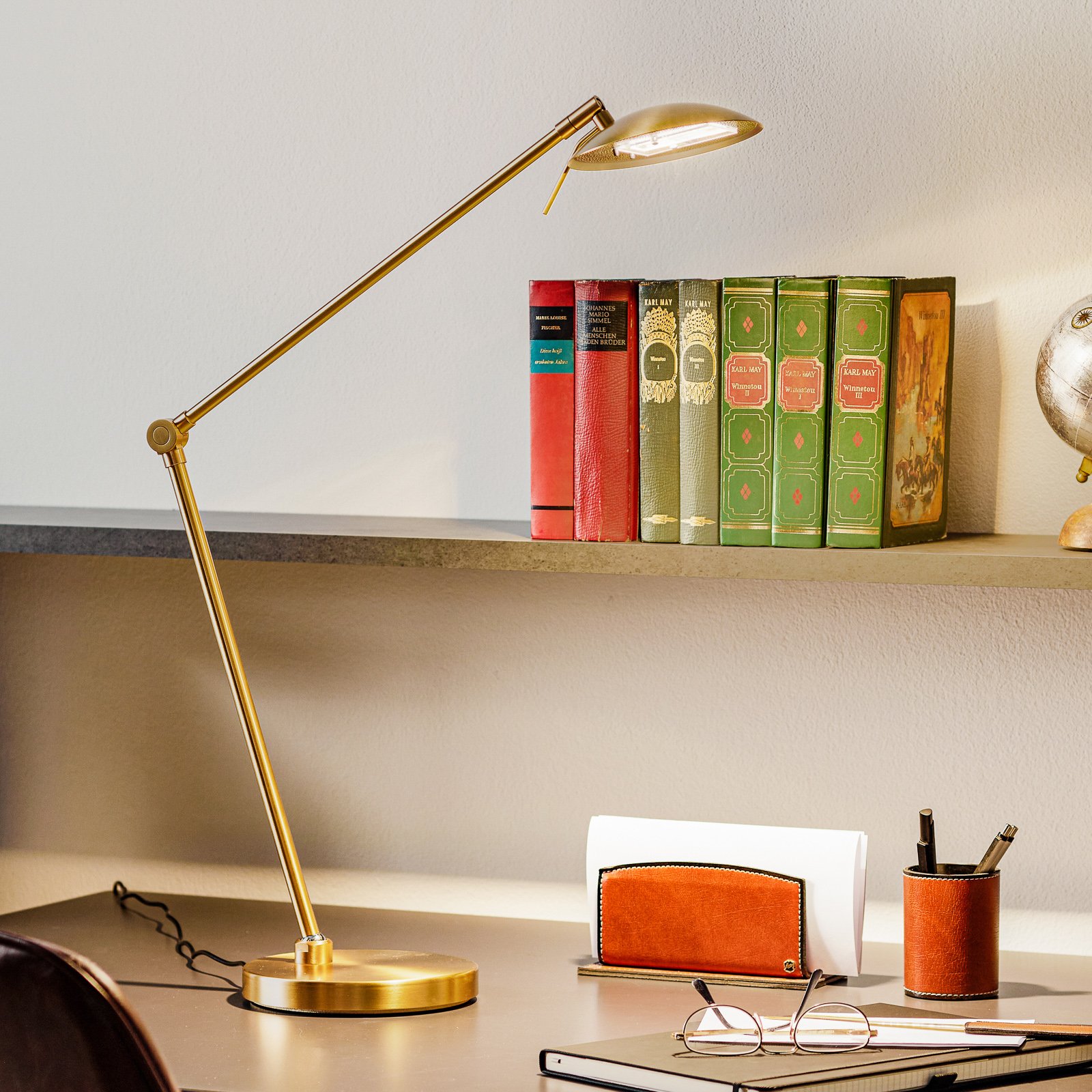 Szabályozható LED asztali lámpa Beatrice, sárgaréz