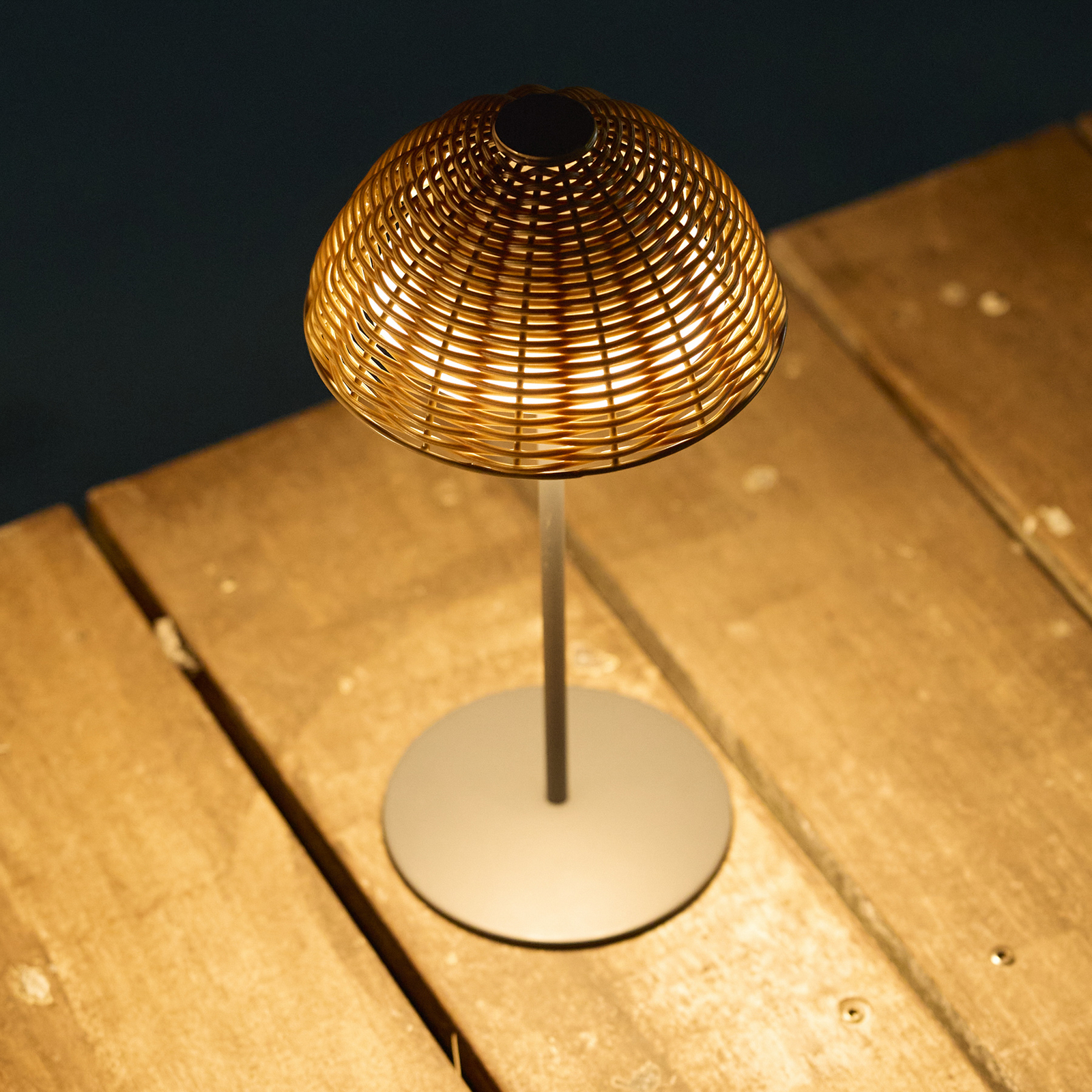 Lámpara de mesa LED recargable Faroe, marrón/negro, altura 30 cm, IP44, CCT Lámpara de mesa LED recargable Faroe, marrón/negro, altura 30 cm, IP44, CCT