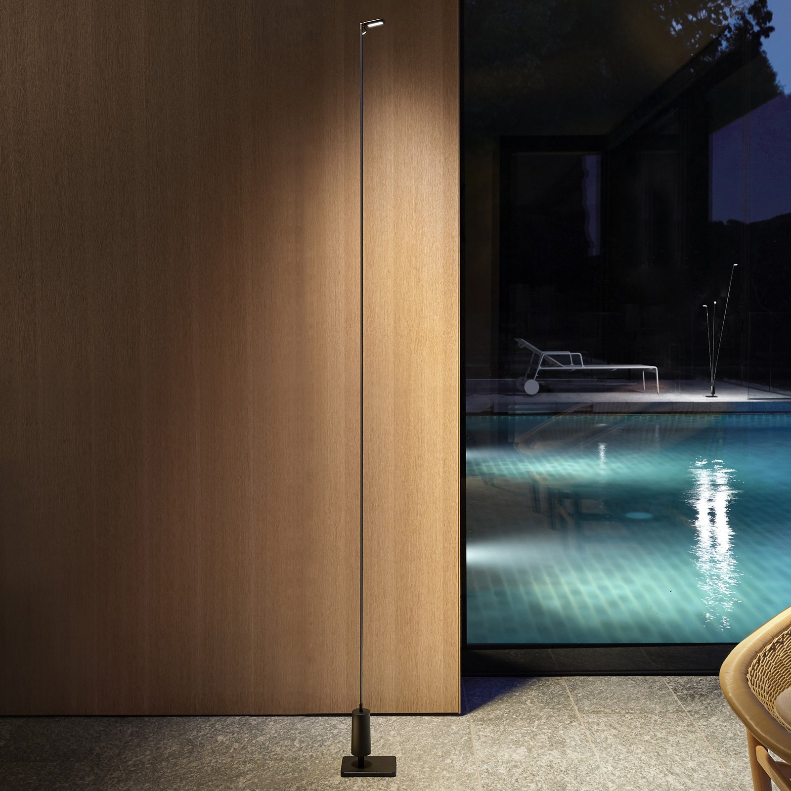 Luceplan LED osvětlení cesty Flia, výška 180 cm, černá, plast