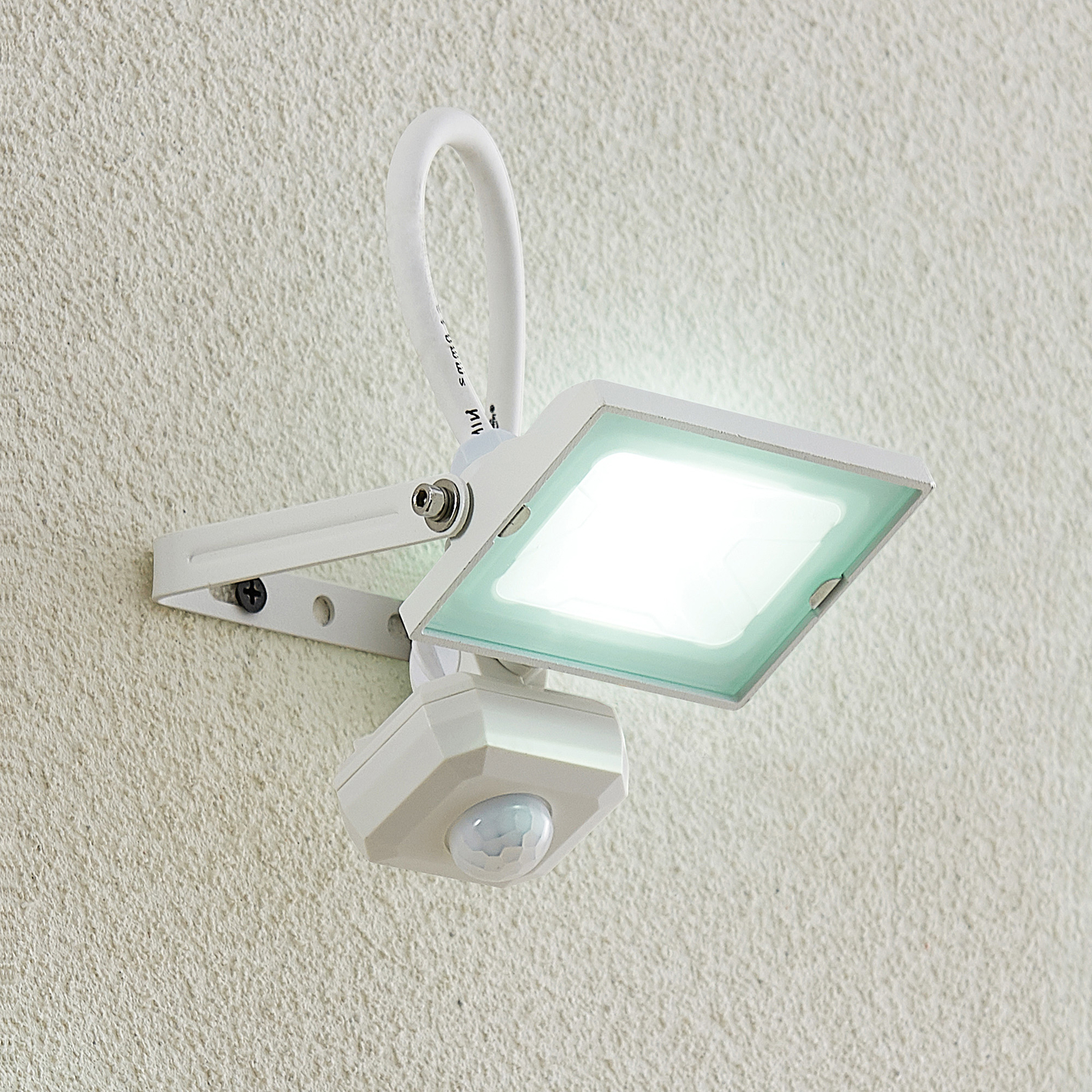 Lindby Aine LED-Außenspot weiß 12,3 cm Sensor