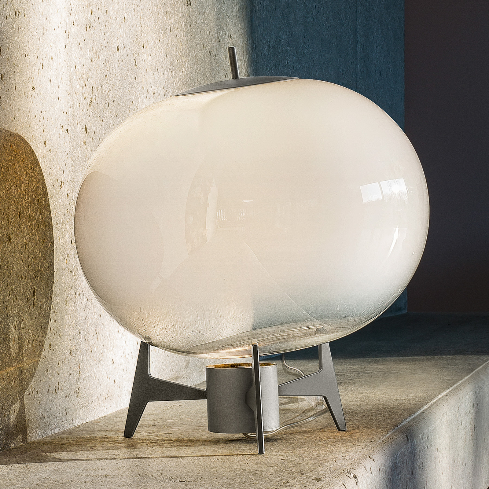 OLEV Antartic lámpara de mesa diseño opal/titanio