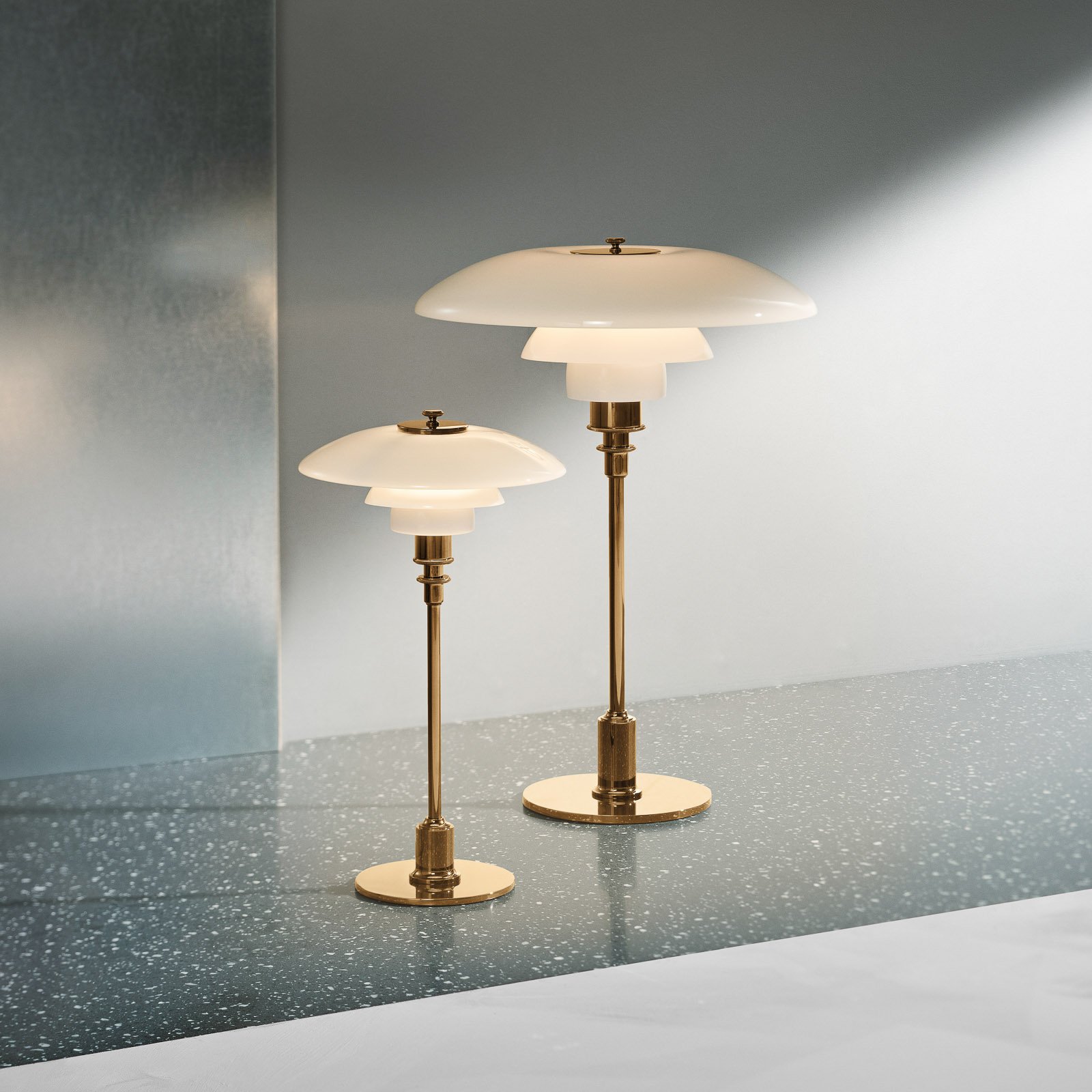Louis Poulsen PH 2/1 lampa stołowa mosiądz-biała