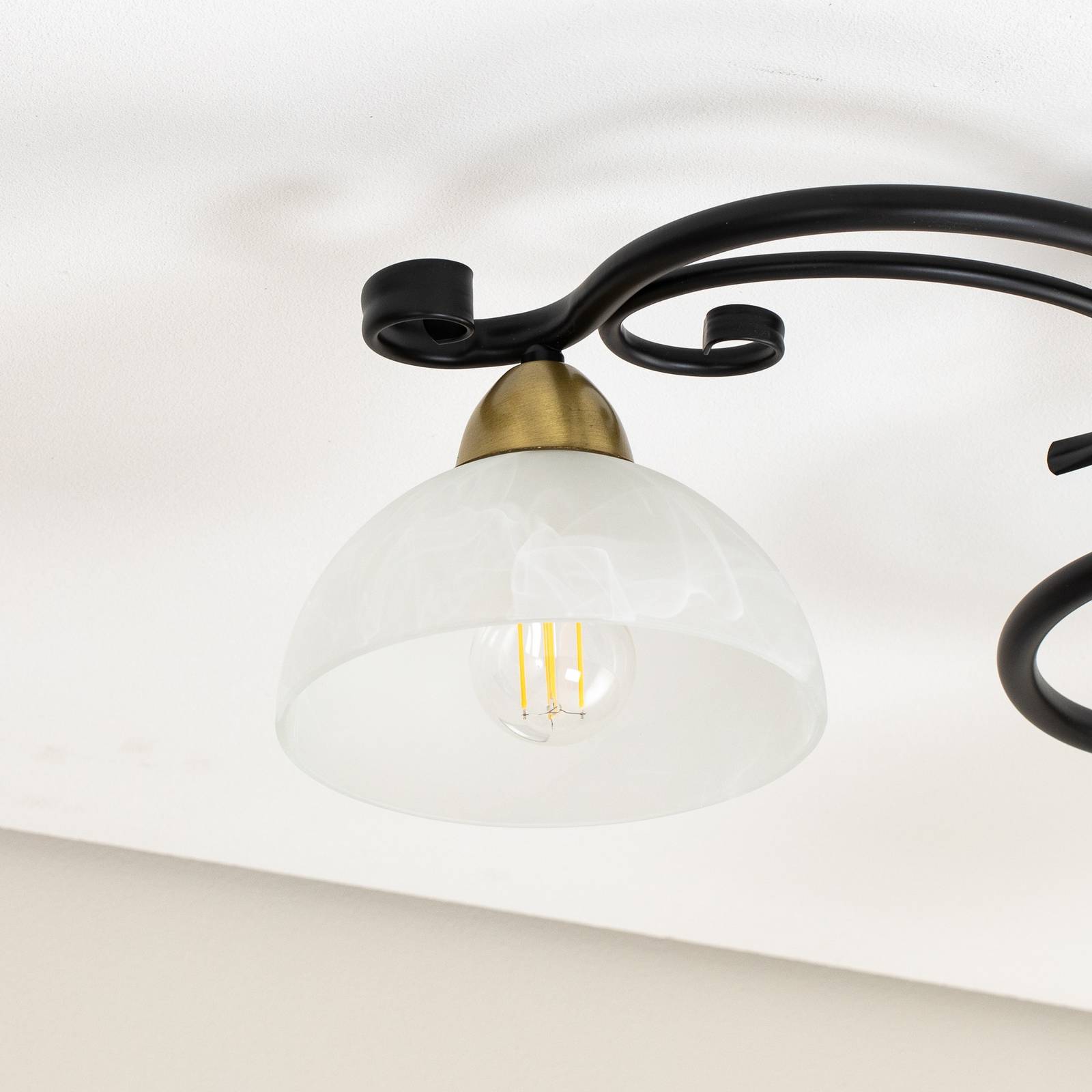 Lampa sufitowa Flora, 3 klosze szklane, czarny/mosiądz
