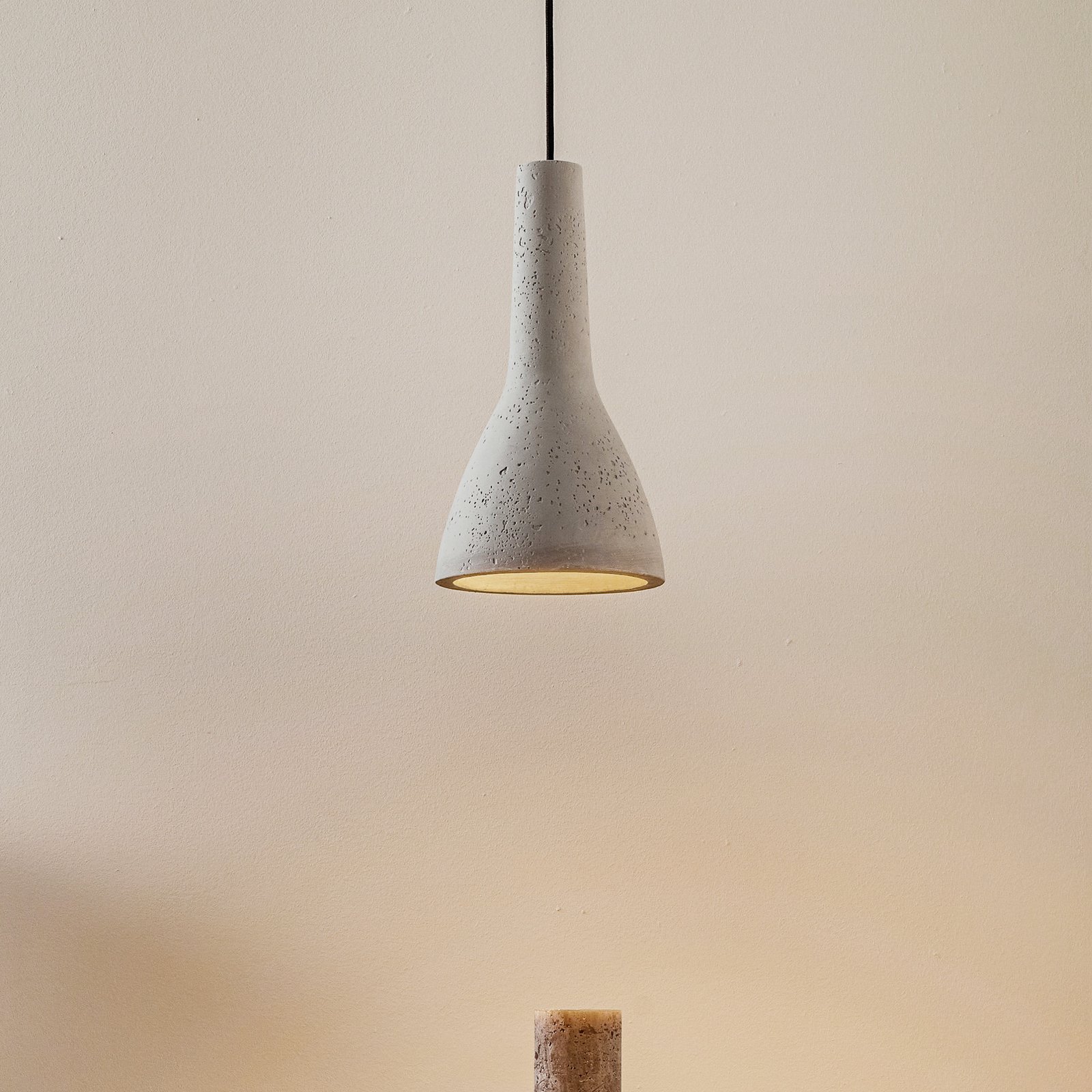 Závěsné světlo Cona z betonu, Ø 17 cm