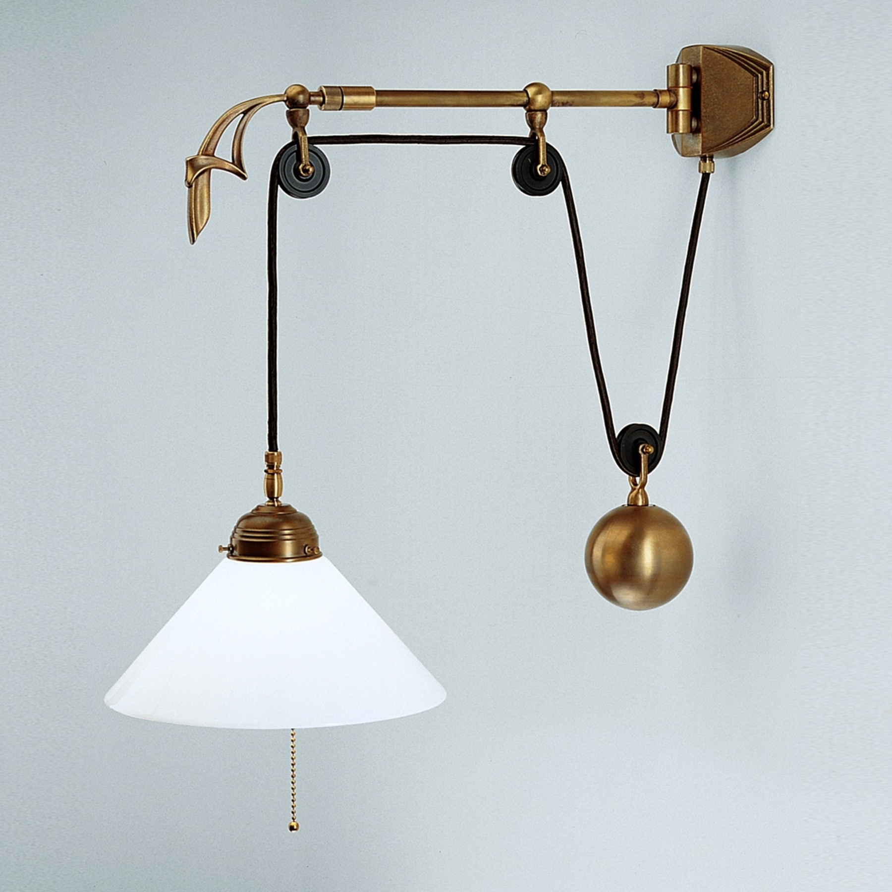 Berliner Messinglamp Gregory wall light made of brass, for Living / Dining Room, brass, hand-blown glass, E27, 60 W, energy efficiency: A++