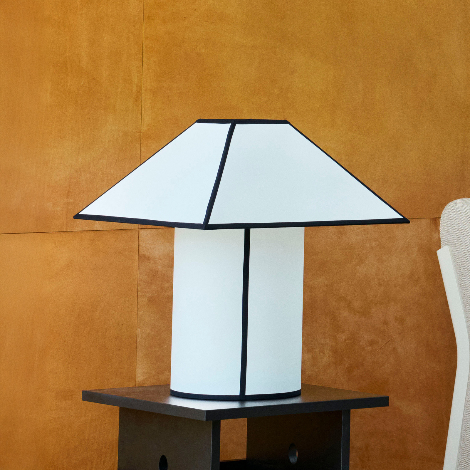 Lampe à poser Ava, hauteur 32 cm, blanc/noir, E27 - HAY