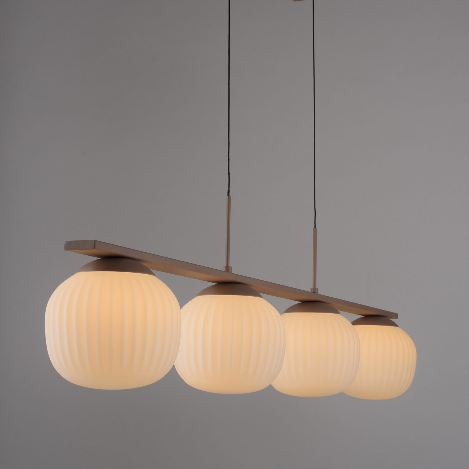 Żyrandol LED Nami, 4-punktowy, długi, kolor piaskowy, biały, szkło, żelazo Żyrandol LED Nami, 4-punktowy, długi, kolor piaskowy, biały, szkło, żelazo