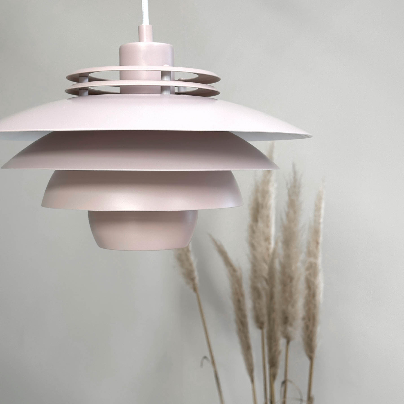 Dyberg Larsen hanglamp Ejka mini, roze, Ø 30 cm, metaal