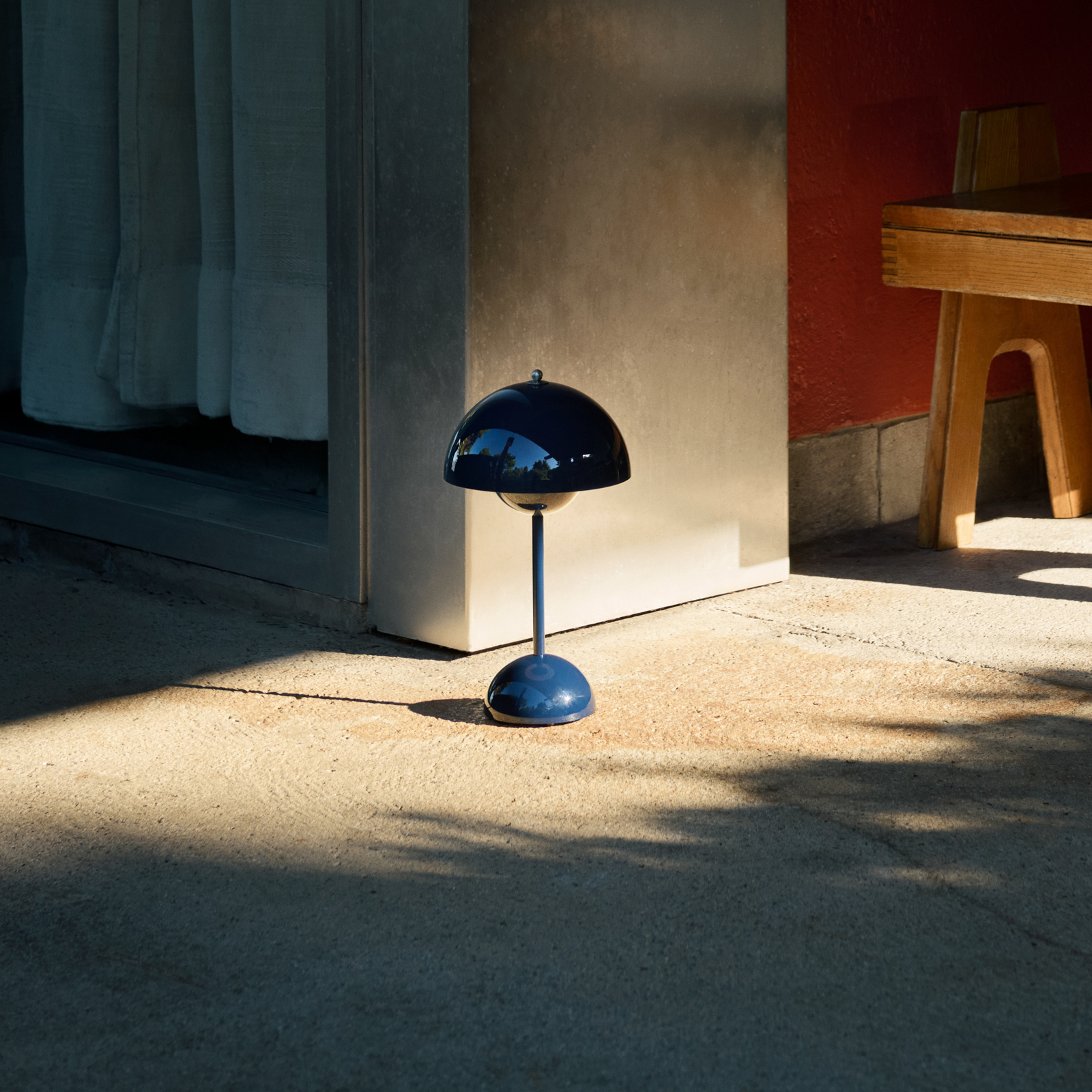 Flowerpot VP9 LED-Akku-Tischlampe stahlblau IP44, &TRADITION