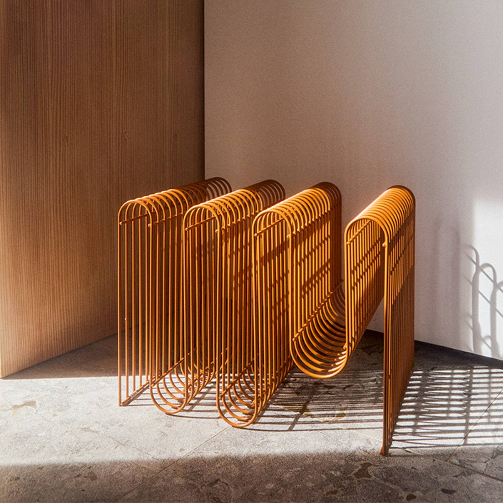 AYTM Magazinhalter Curva, amber, Metall, 41 cm lang günstig online kaufen