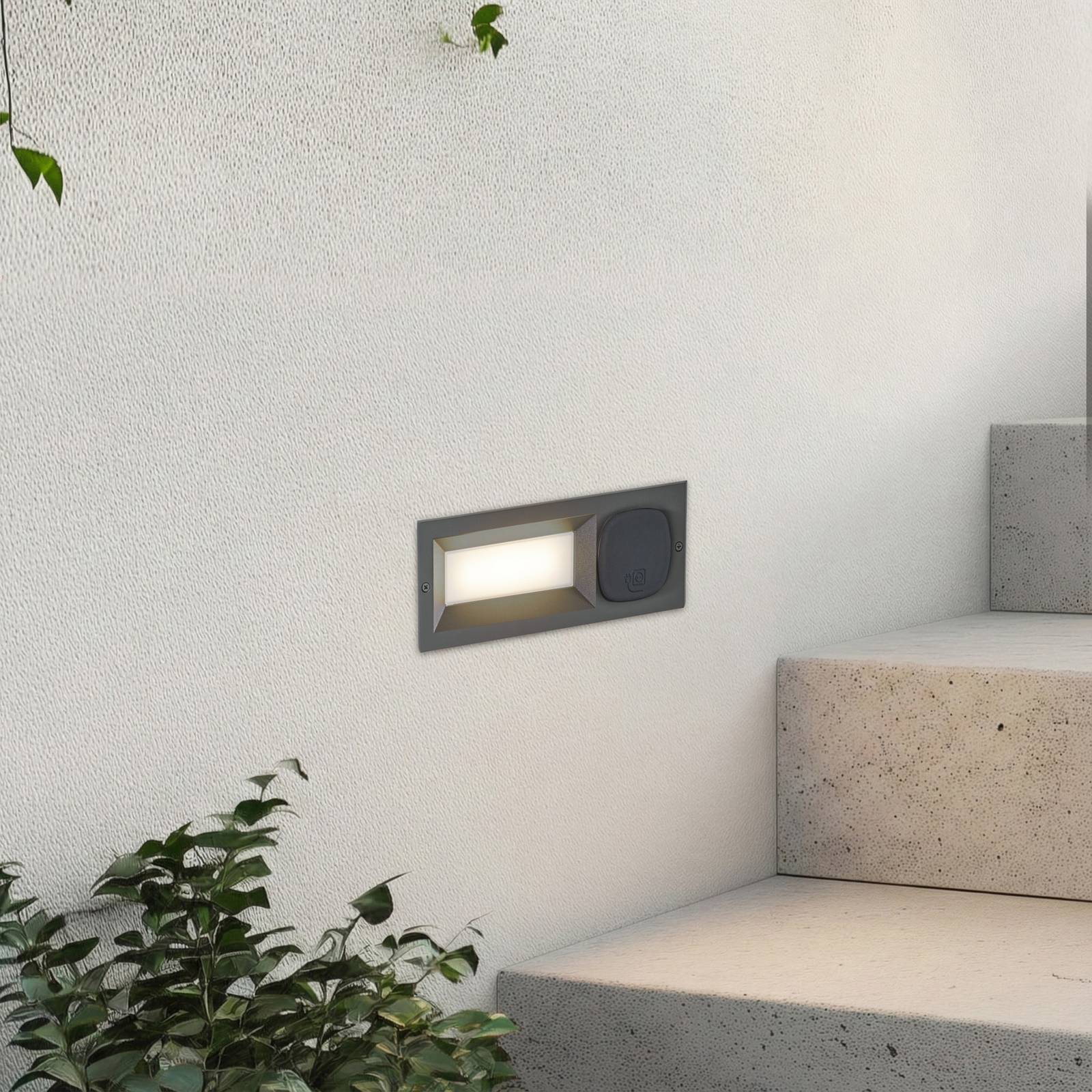 Lucande LED-Wandeinbaulampe Lachlain, anthrazit, Steckdose günstig online kaufen