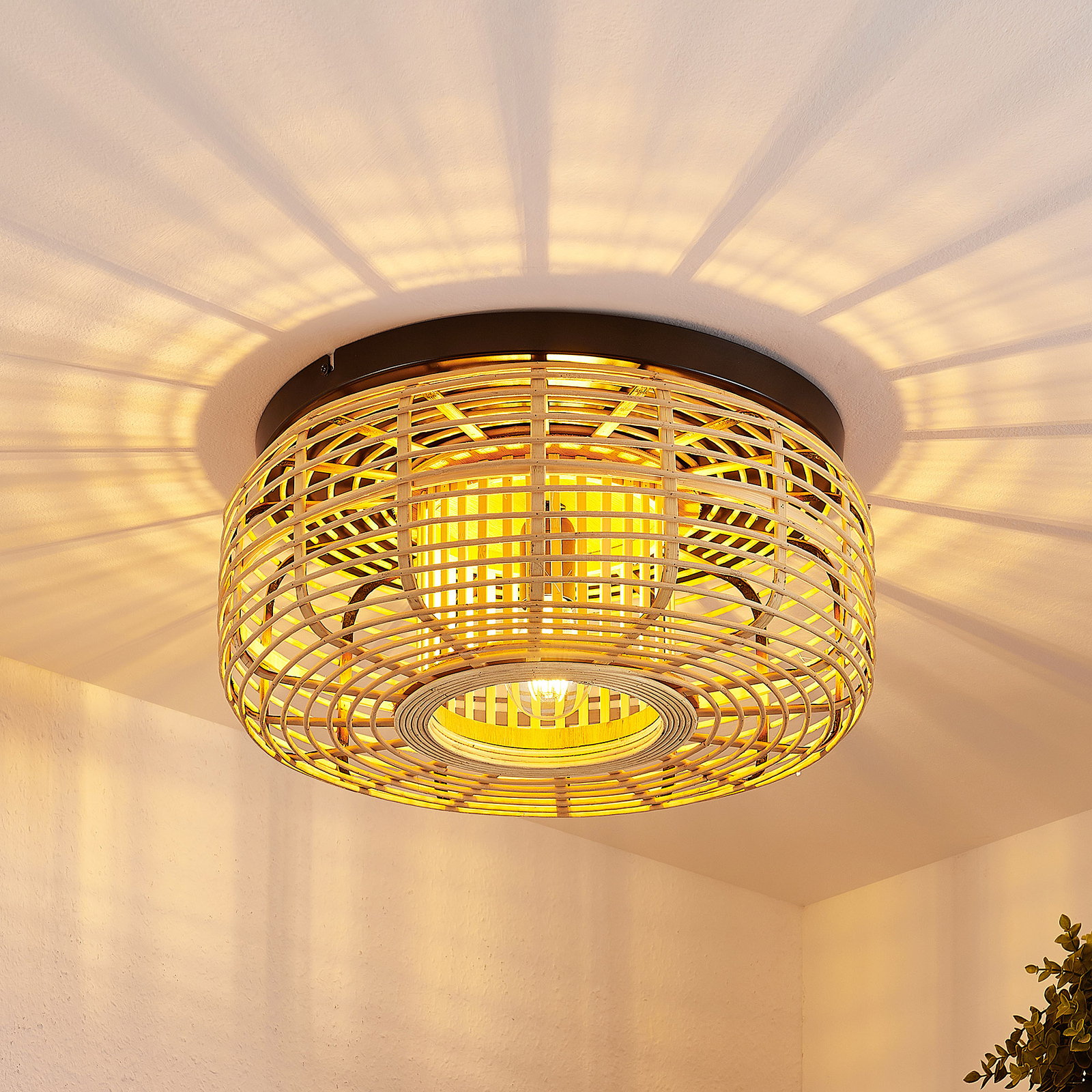 Lindby Ollena ceiling light, rattan lampshade