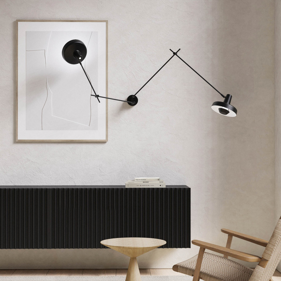 Grupa Arigato Vägglampa Double Long Short, svart från Grupa
