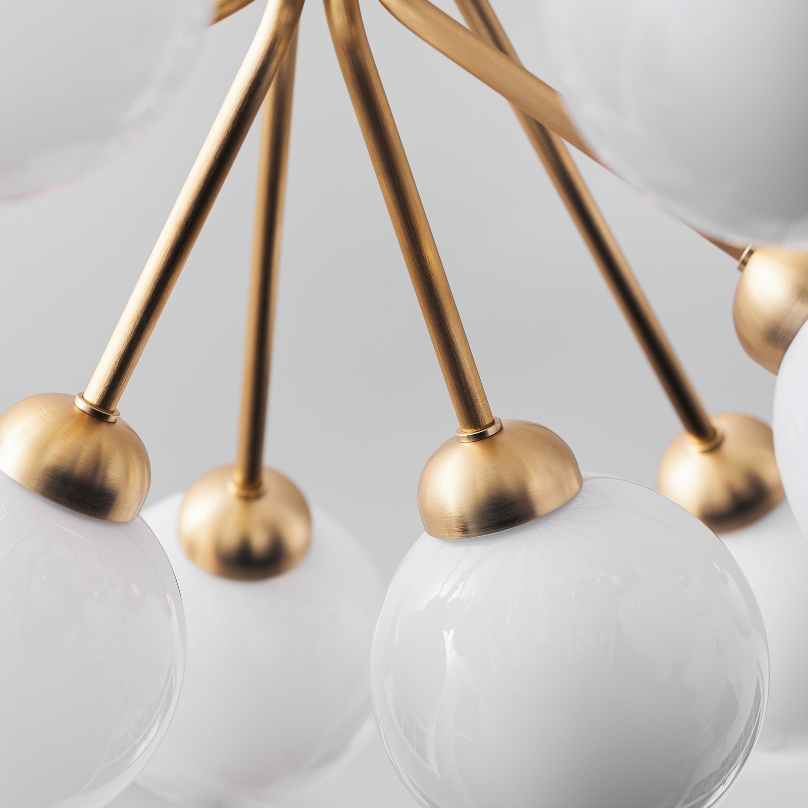 Apiales 18 Candelabru Brushed Brass/Opal White - Nuura