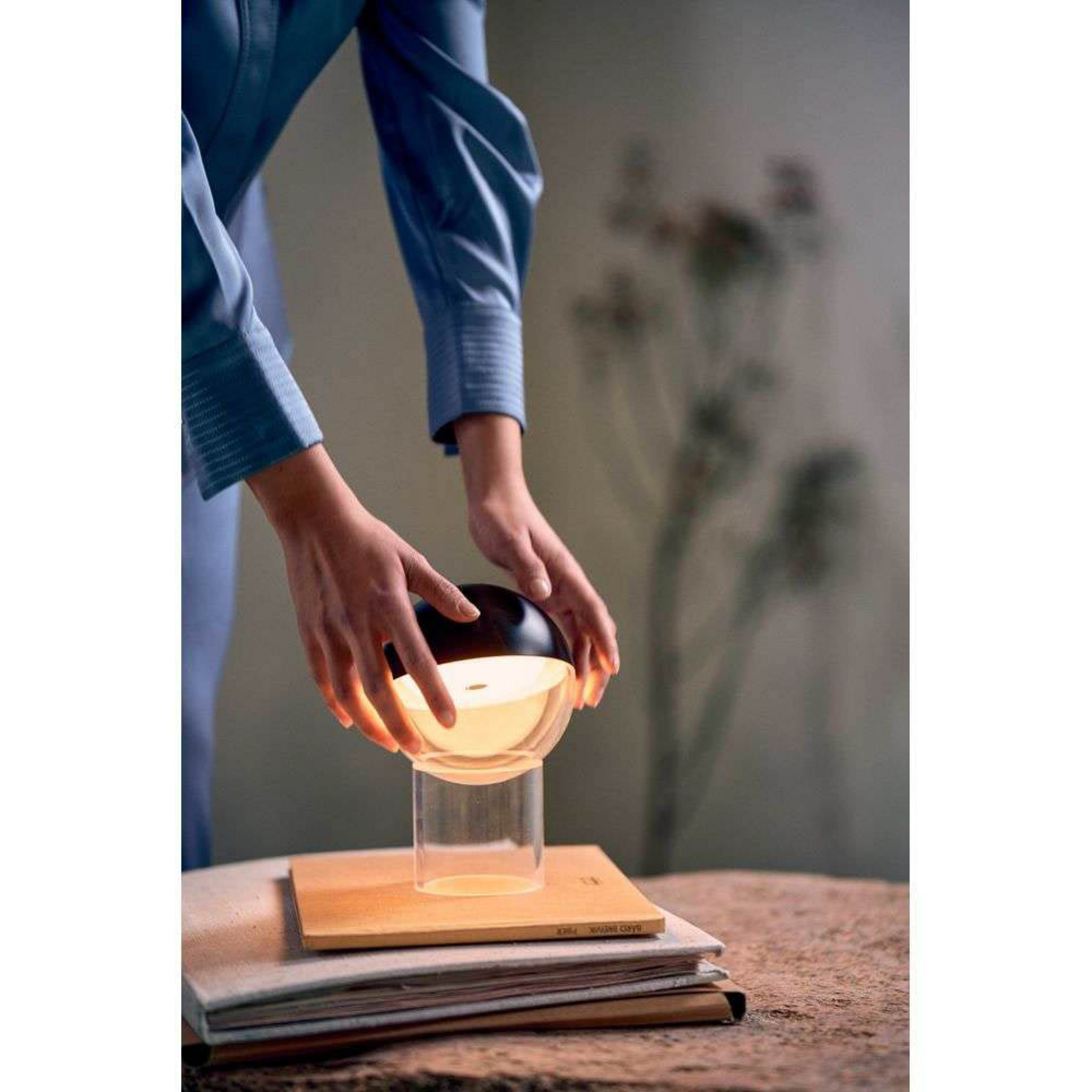 FRANDSEN LED φορητή επιτραπέζια λάμπα Pila, μαύρη, 20 cm, ρυθμιζόμενη ένταση FRANDSEN LED φορητή επιτραπέζια λάμπα Pila, μαύρη, 20 cm, ρυθμιζόμενη ένταση