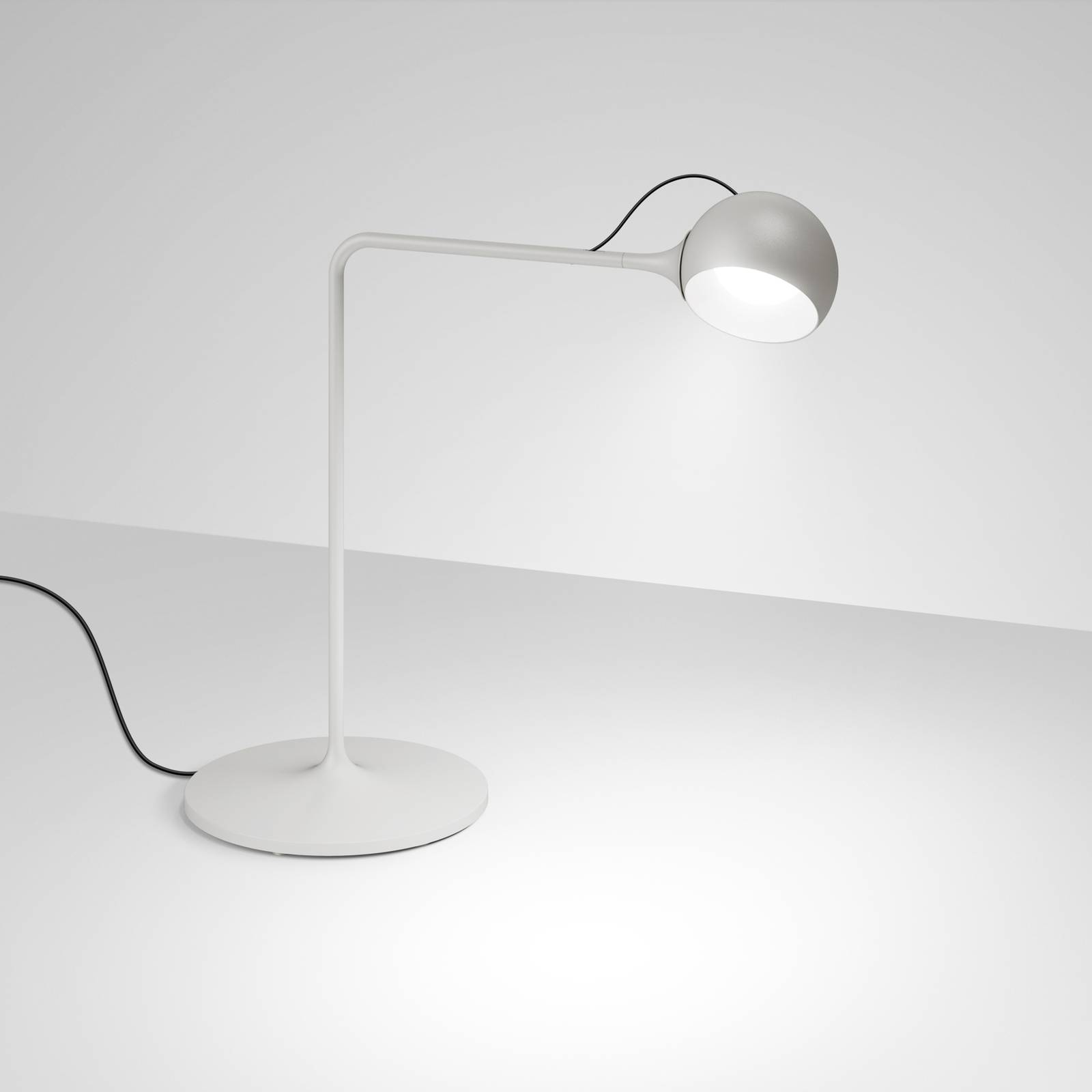 Artemide Ixa lampa stołowa LED, biało-szara