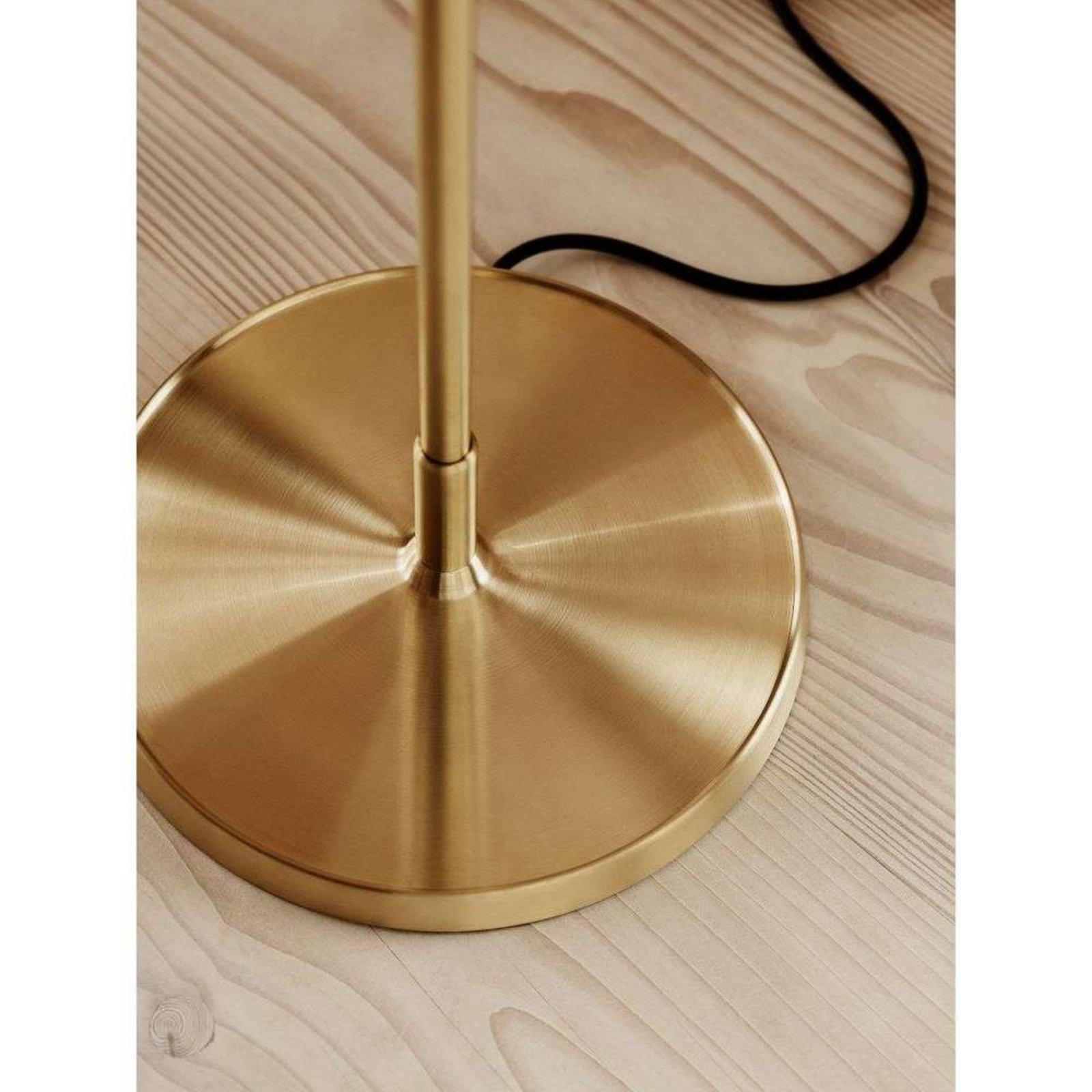 Clam Lámpara de Pie Opal/Brass - Fritz Hansen