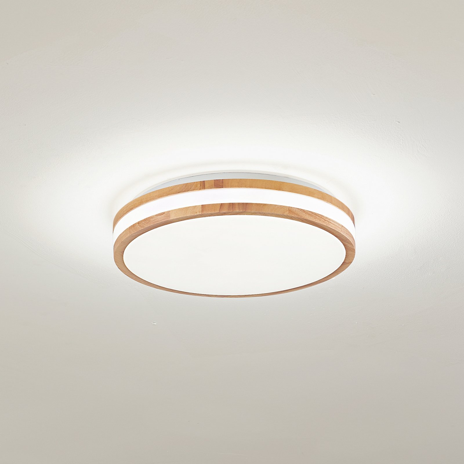 Lindby LED-Deckenlampe Emiva, Ø 39,5 cm, CCT, Holz