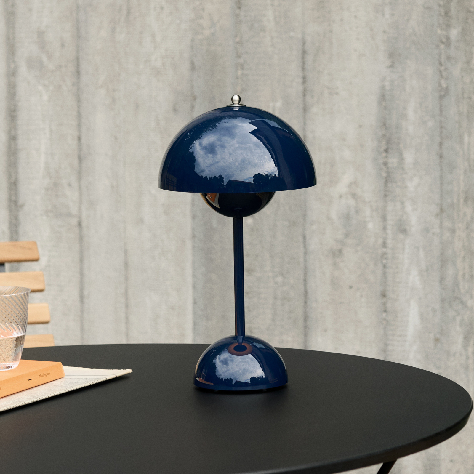 Flowerpot VP9 LED-Akku-Tischlampe stahlblau IP44, &TRADITION