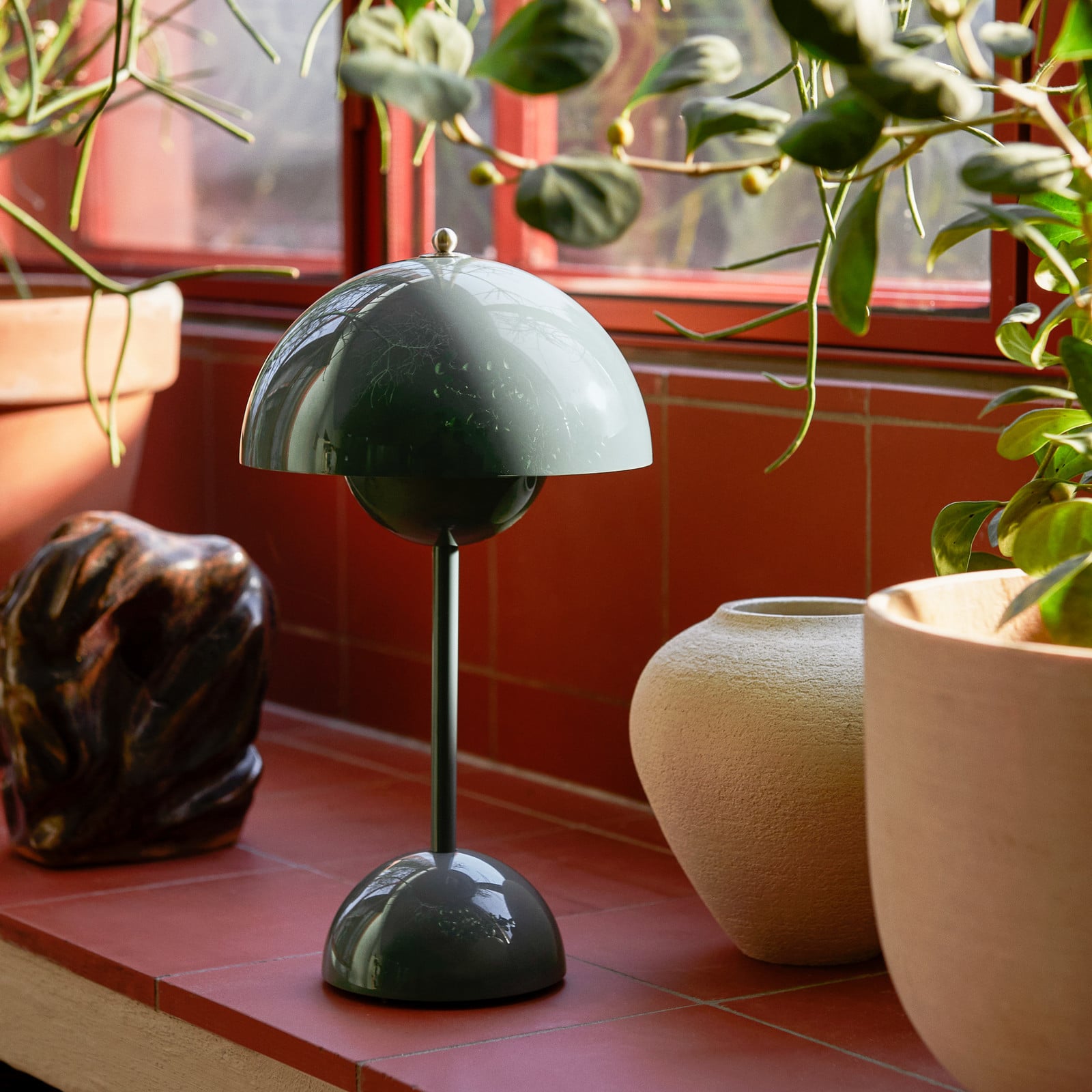 Flowerpot VP9 LED-batteridriven bordslampa, stenbl&aring; &Tradition - Vardagsrum - Design - Plast - Med lampsk&auml;rm