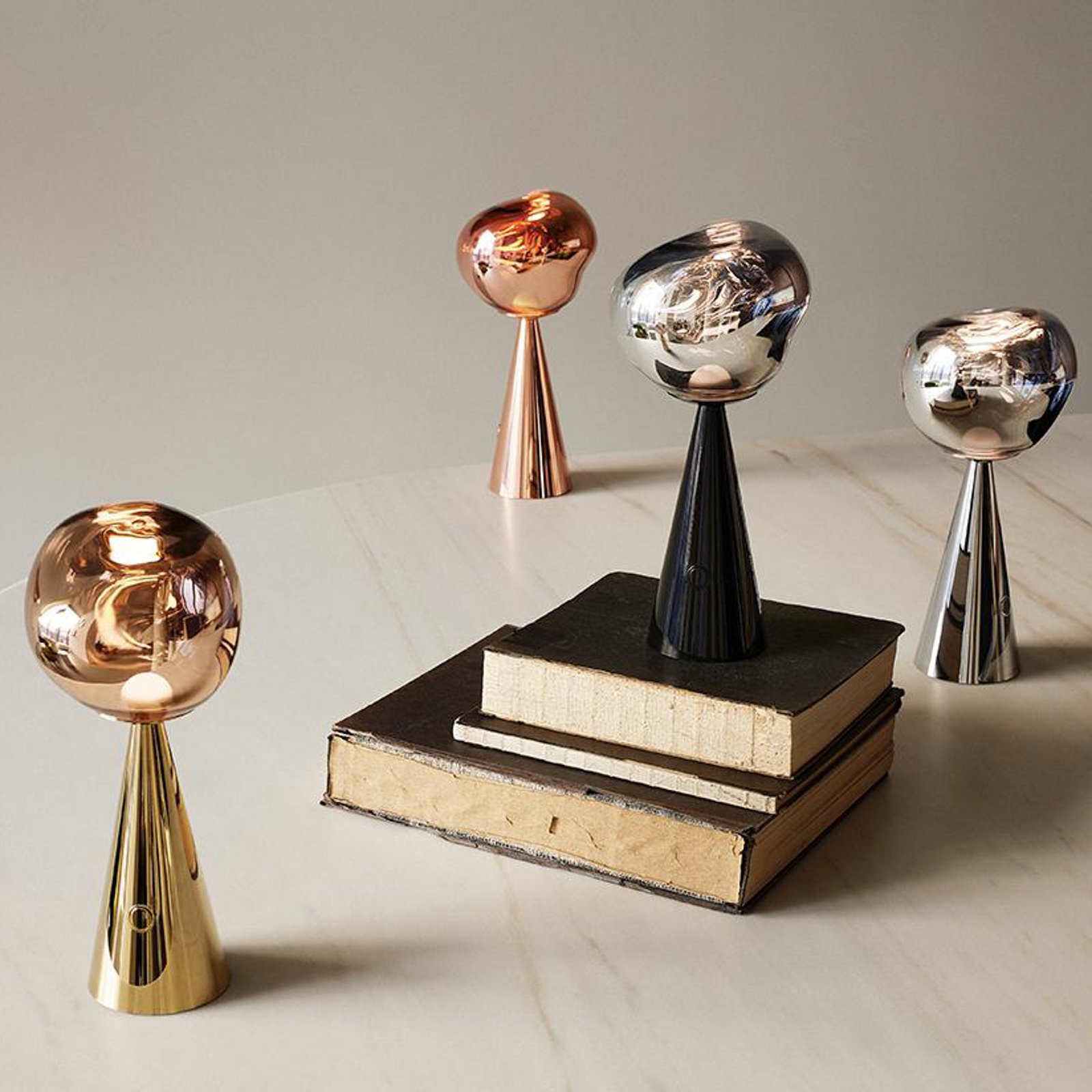 Melt Portable stolní lampa zlatá - Tom Dixon