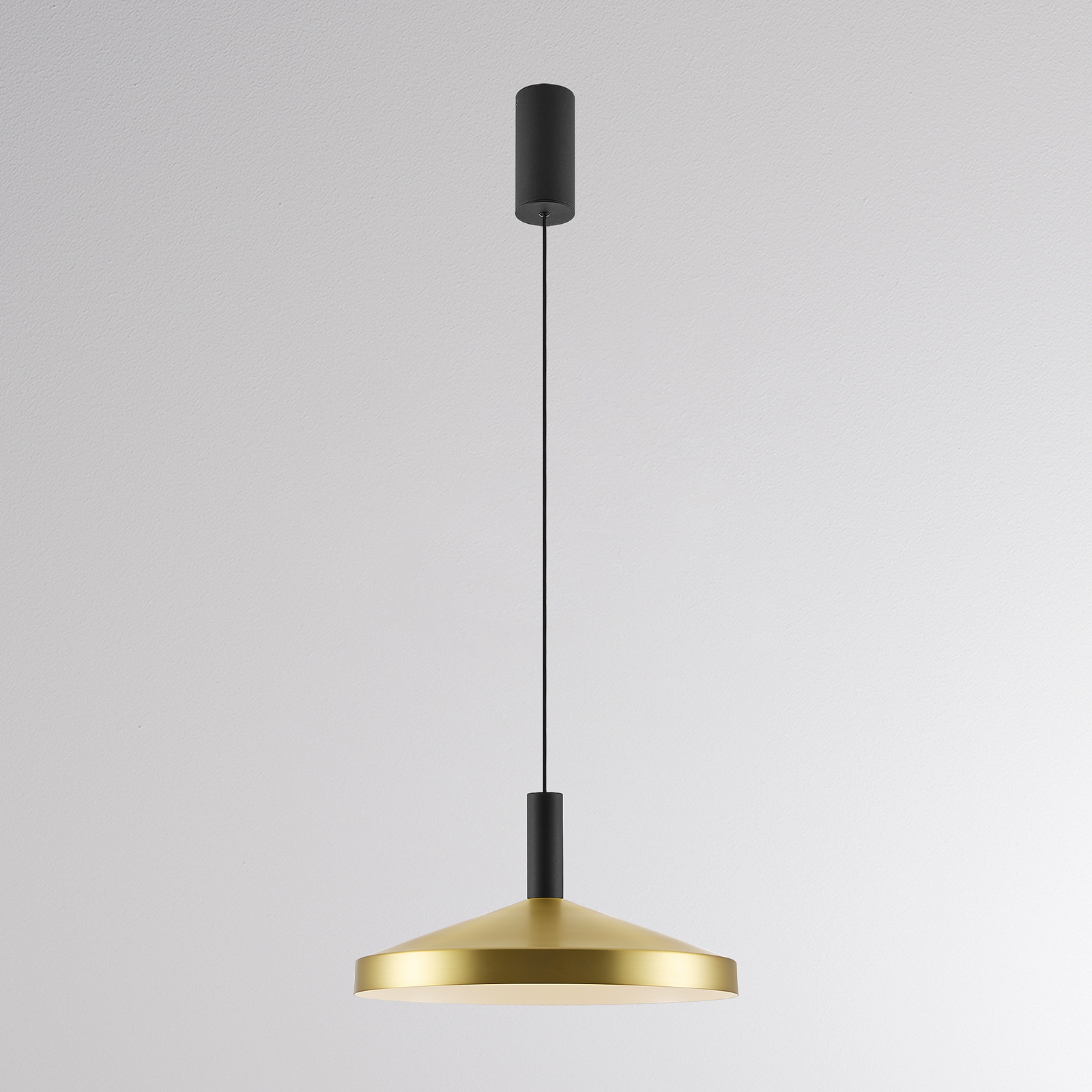 LORA III LED pendant light, brass, Ø 36 cm, dimmable, 40° CCT
