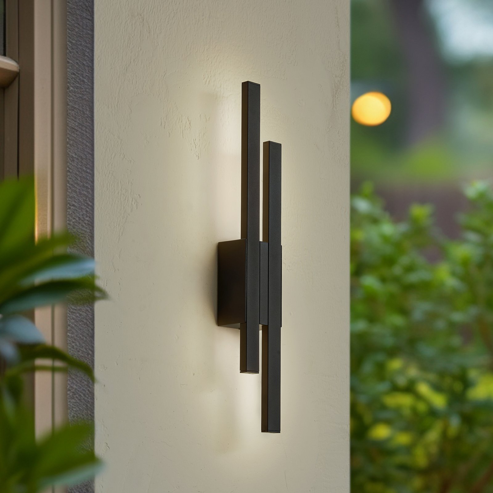 Lindby LED outdoor wall light Sakari, black, aluminium, 59 cm high