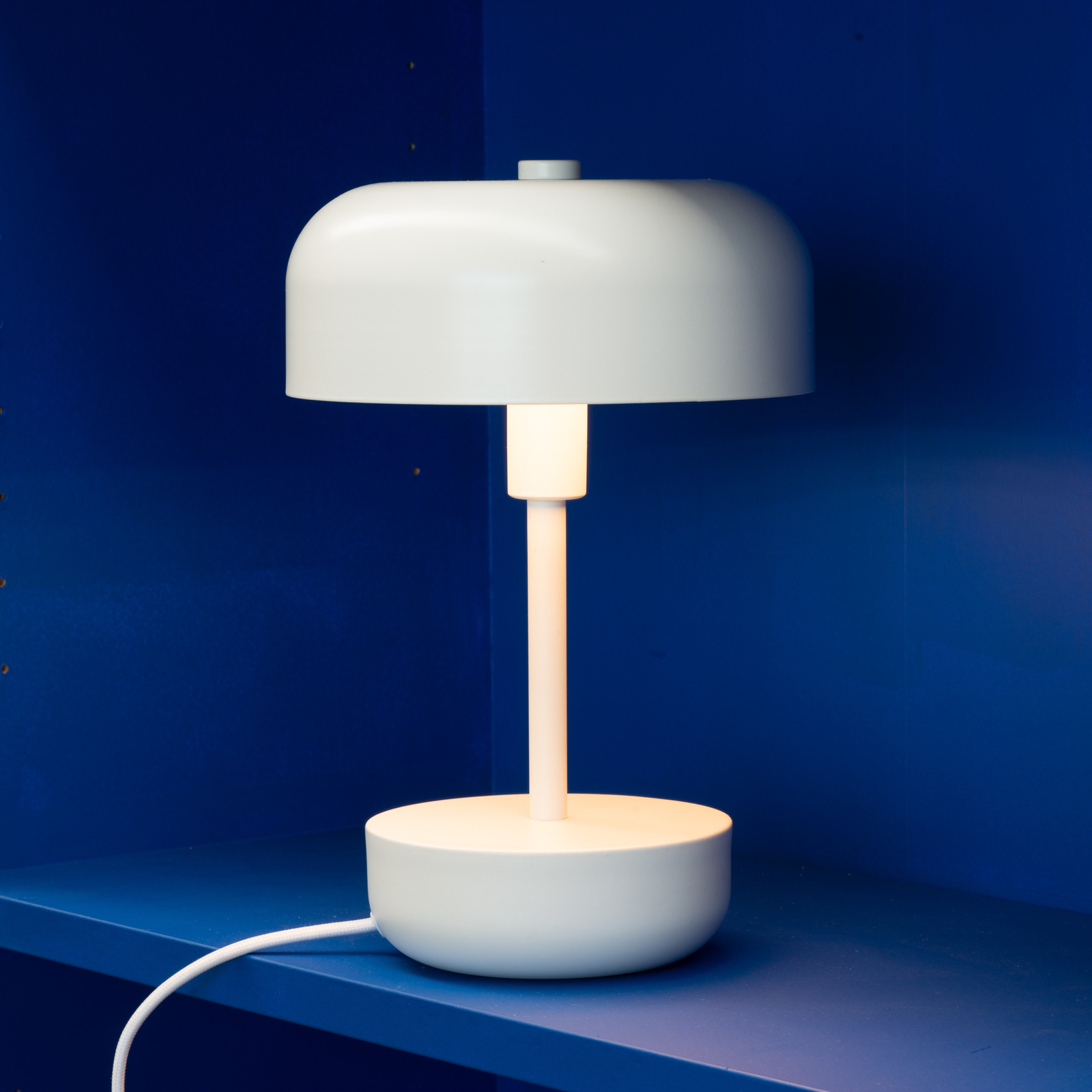 Dyberg Larsen Haipot table lamp, IP20, white