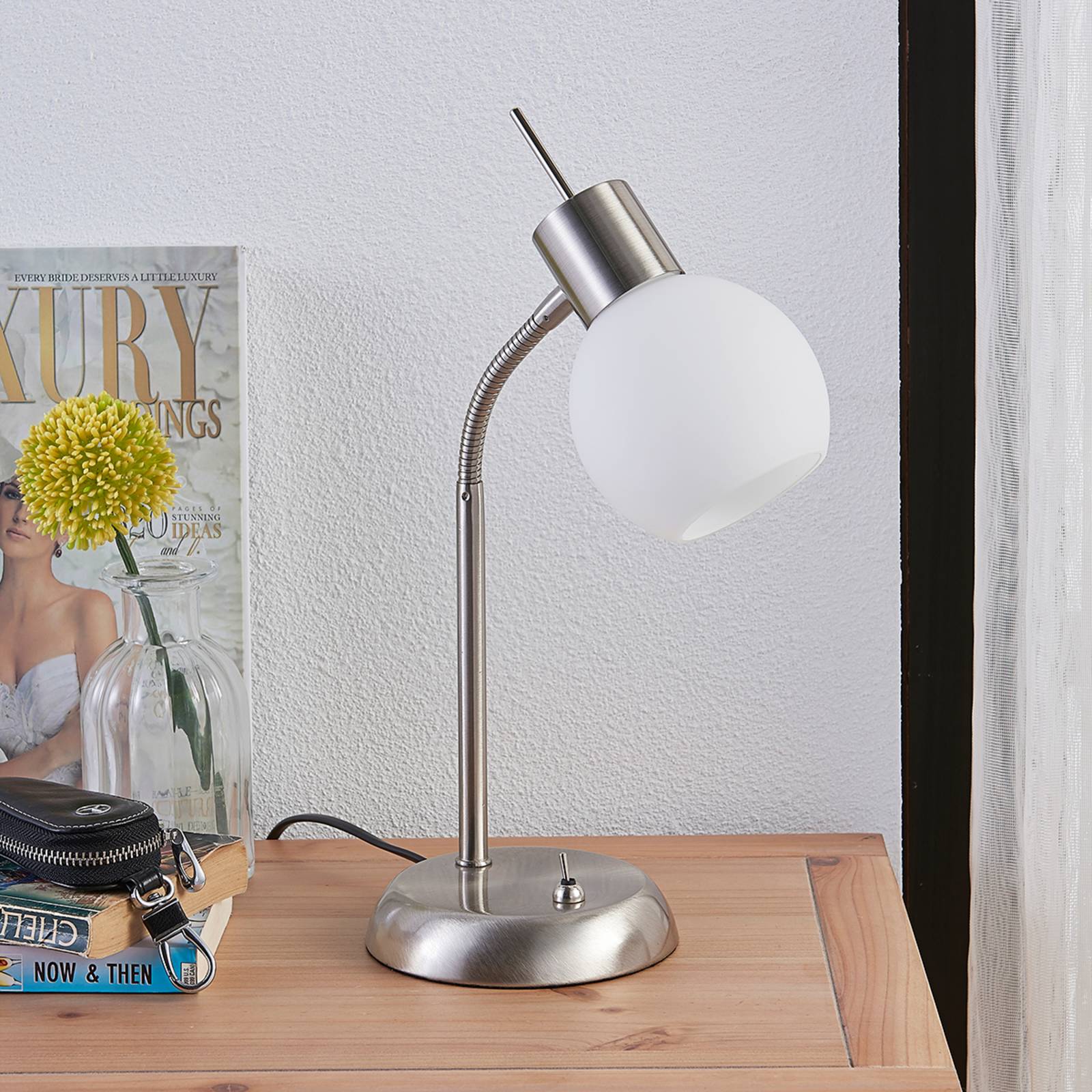 Lindby Lampe de table LED Manon abat-jour blanc opale