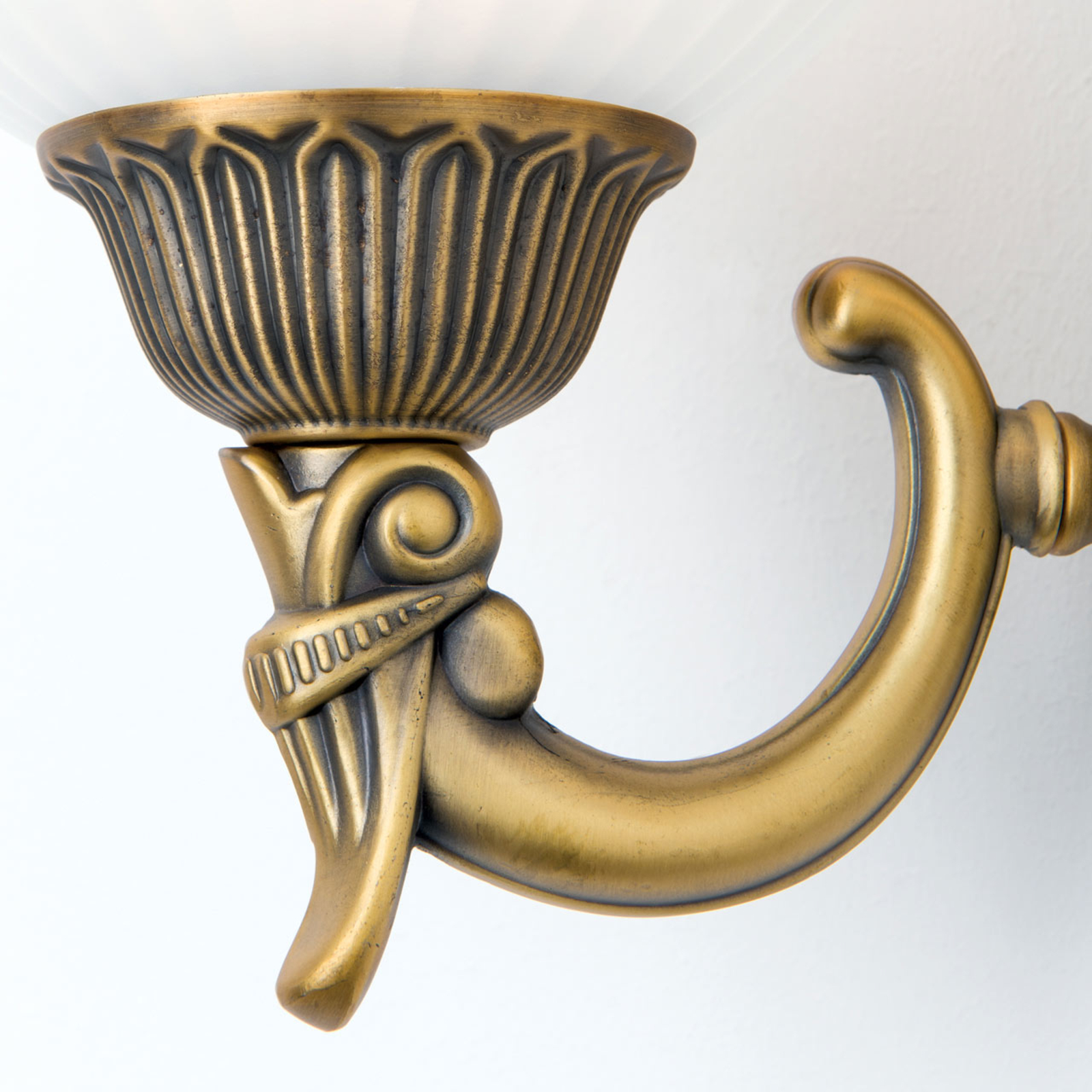 Wytworna lampa ścienna NOAM z brązowymi elementami