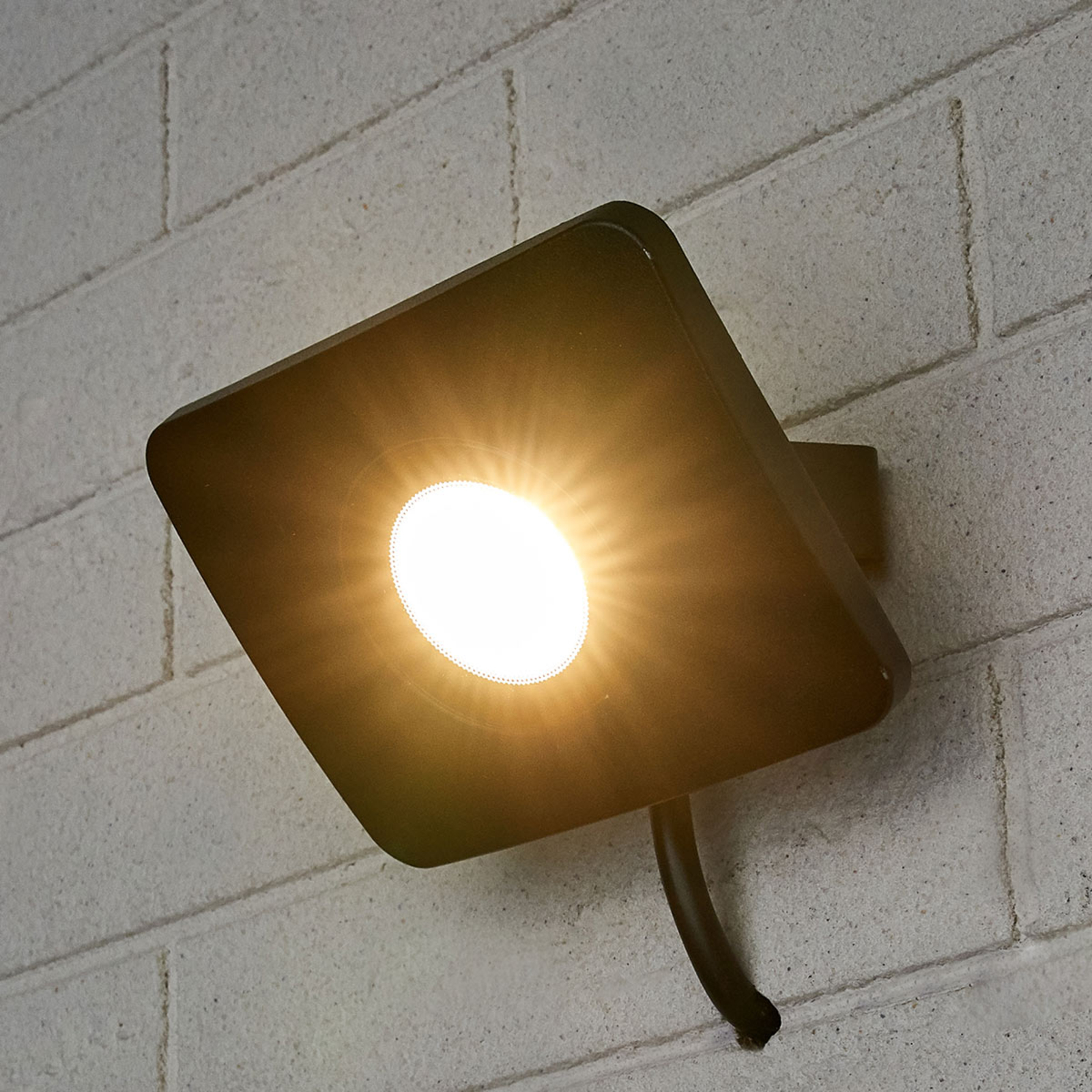 Aluminium LED outdoor wall spotlight Duke, 20 W, Lampenwelt.com, aluminium, glass, 20 W, energy efficiency: A+, W: 12 cm, H: 9.5 cm
