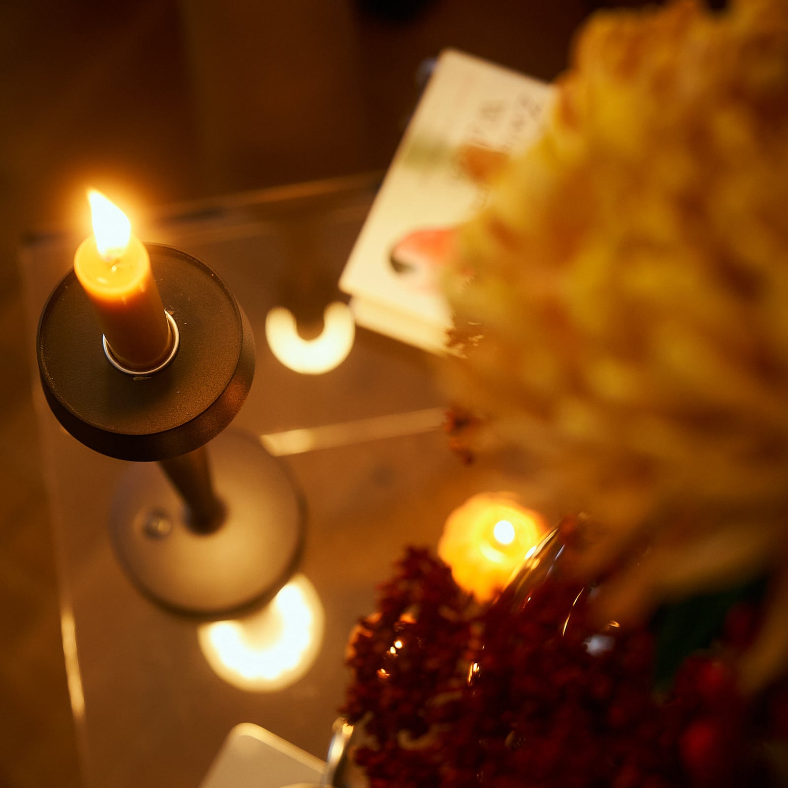 Lea LED-batteridriven ljusstake, vas, mörkbrun 28 cm - Lucande Lea LED-batteridriven ljusstake, vas, mörkbrun 28 cm - Lucande