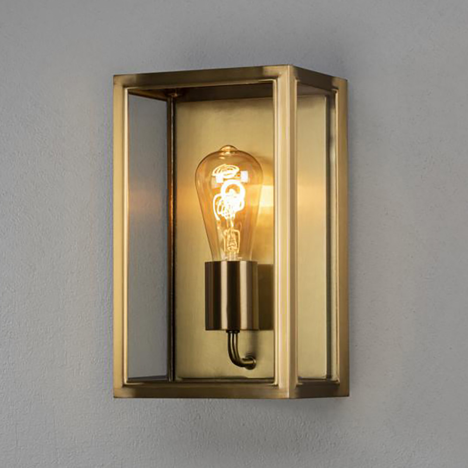 Carpi outdoor wall lamp, brass, width 18 cm
