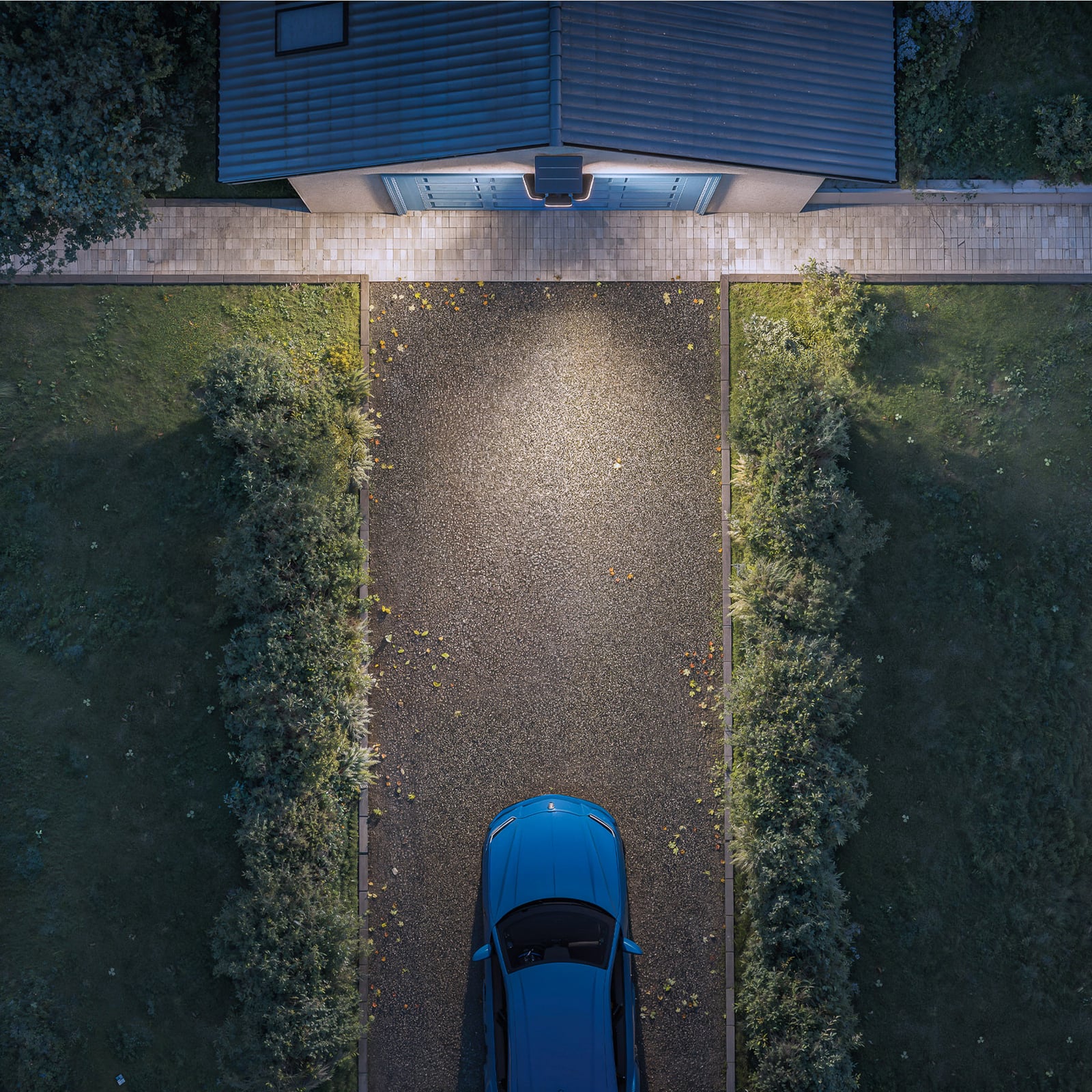 Philips LED-sončna svetilka Zyren, črna, 5.000 K, senzor, IP65 Philips LED-sončna svetilka Zyren, črna, 5.000 K, senzor, IP65