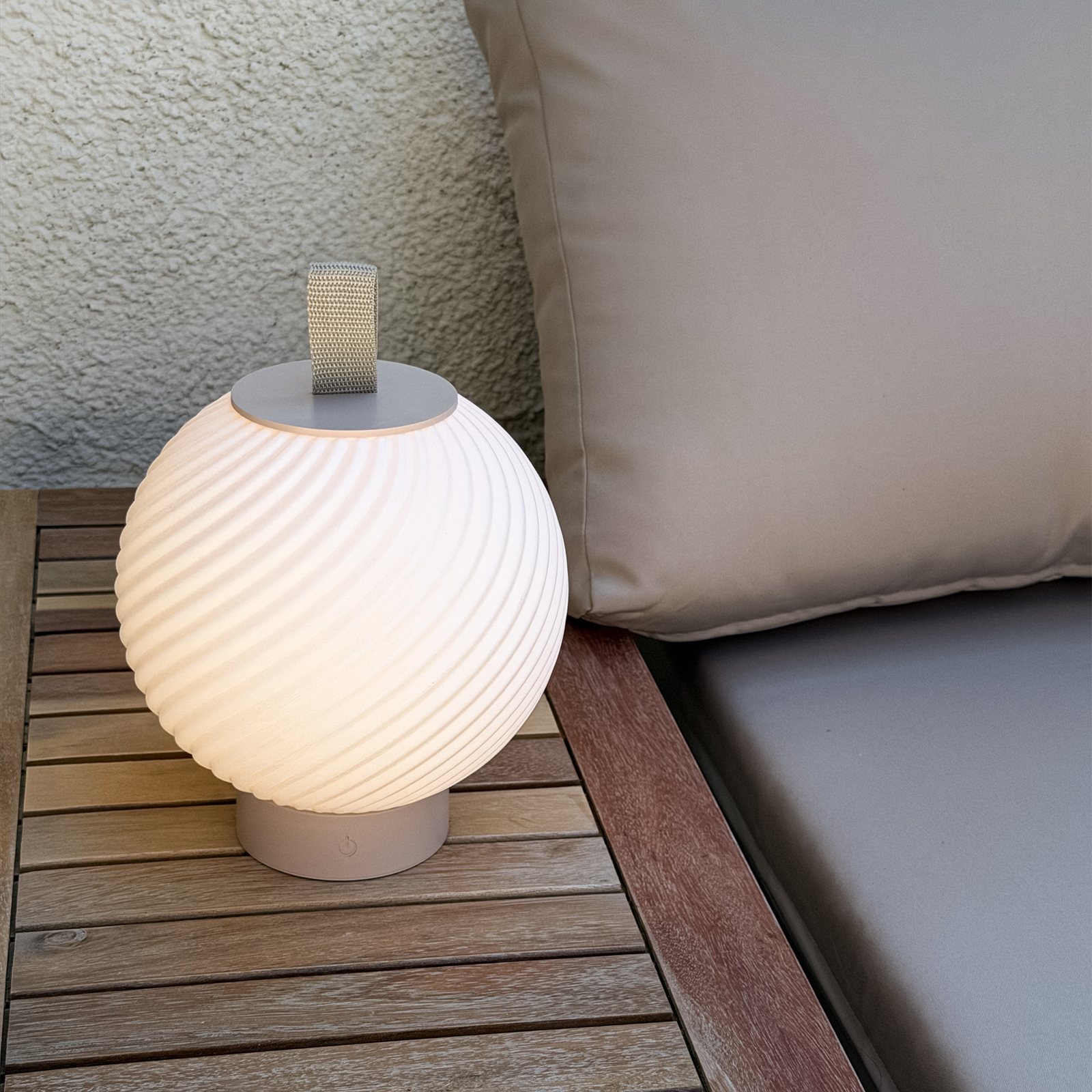 „Brilo unplugged Globe“ LED stalinė lempa su akumuliatoriumi, smėlio „Brilo unplugged Globe“ LED stalinė lempa su akumuliatoriumi, smėlio