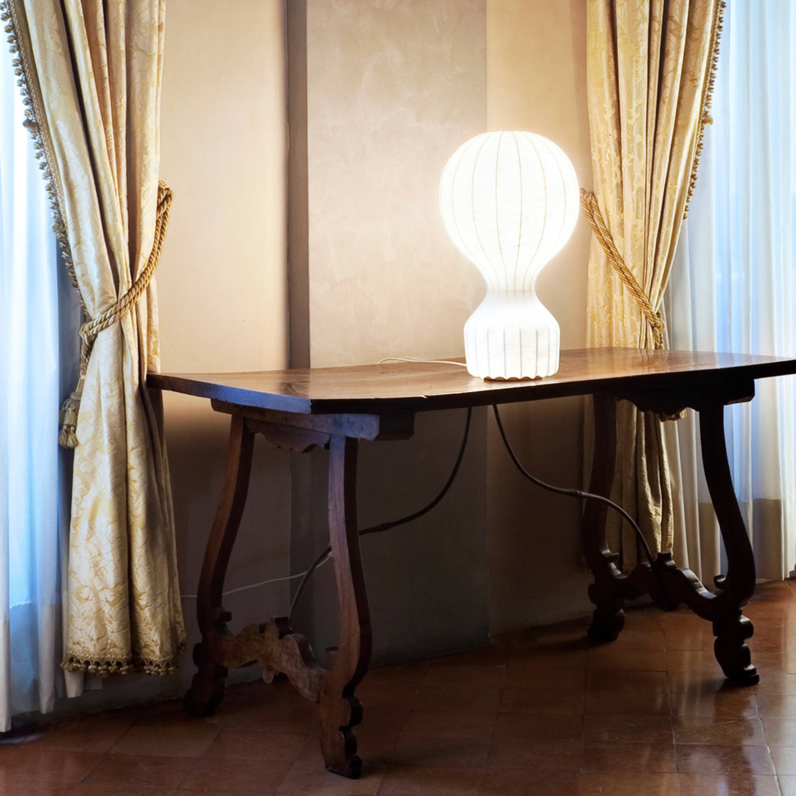 FLOS designerska lampa stołowa Gatto, biała, wysokość 56 cm