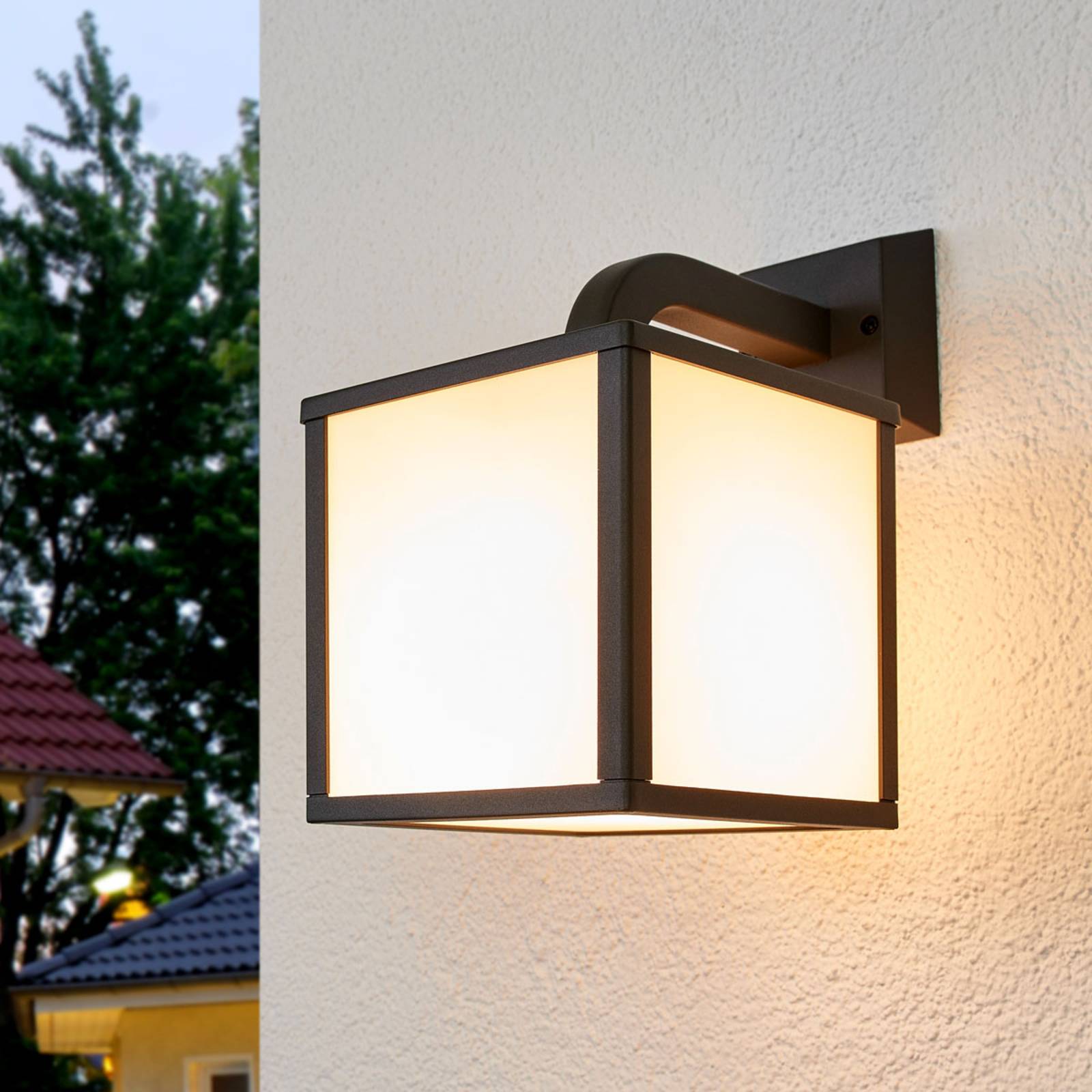 Trio Lighting Cubango LED-vägglampa för utomhusbruk en kubformad skärm