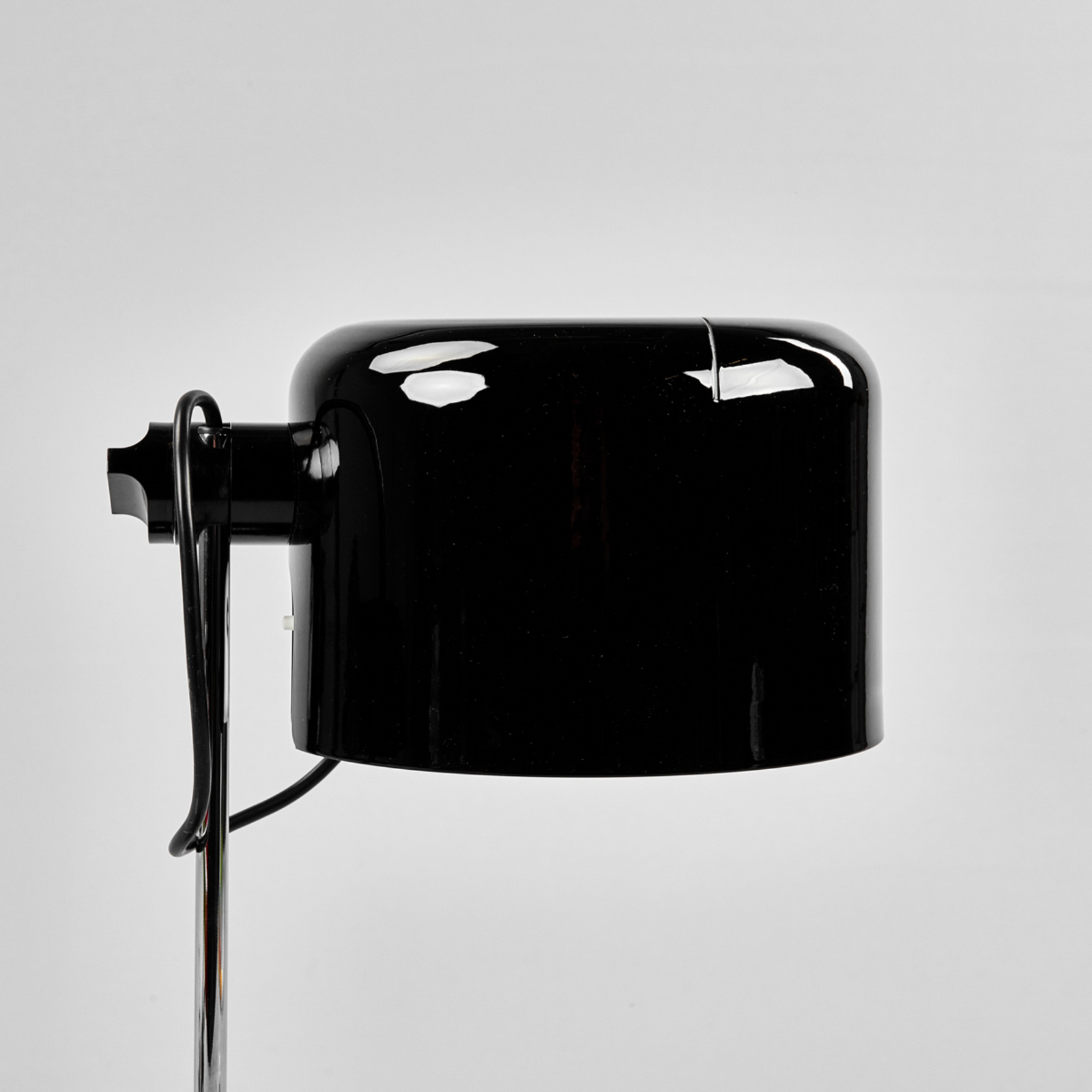 Oluce Coupé - ponadczasowa designerska lampa stołowa czarna