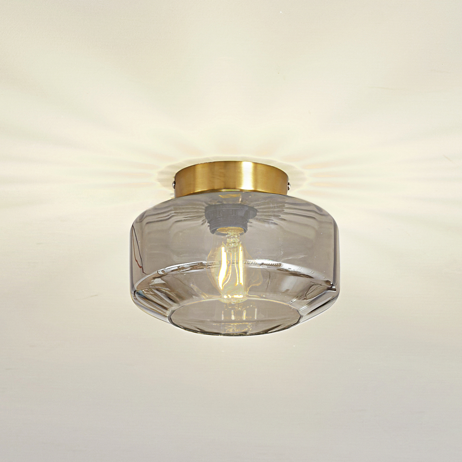 Lindby loftlampe Hildur, røggrå, glas, Ø 22 cm