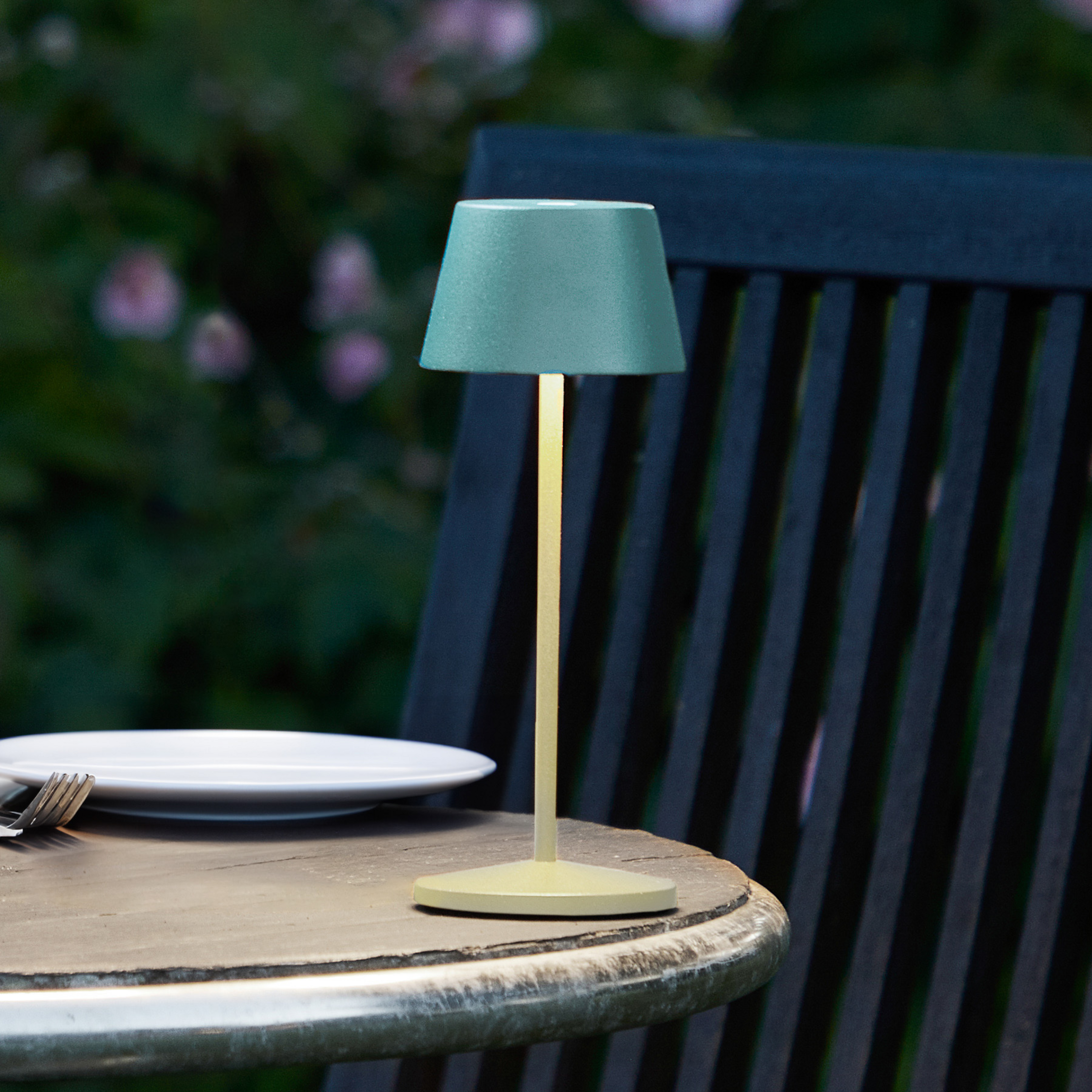 LOOM DESIGN Akumulatorowa lampa stołowa LED Modi Micro, IP65 zielono-szara