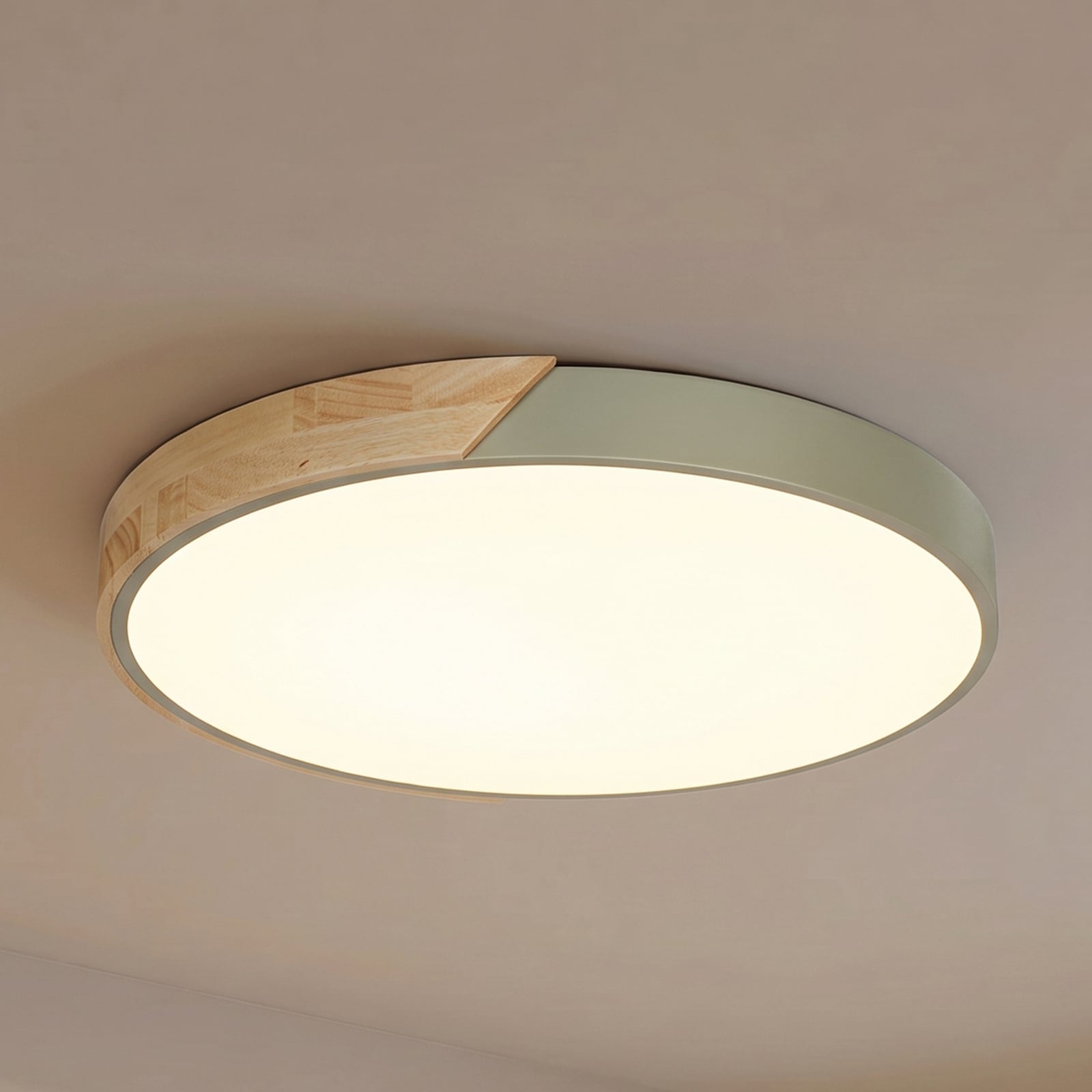 Plafón LED Lynorri de PRIOS, Ø 52 cm, verde, acabado en madera