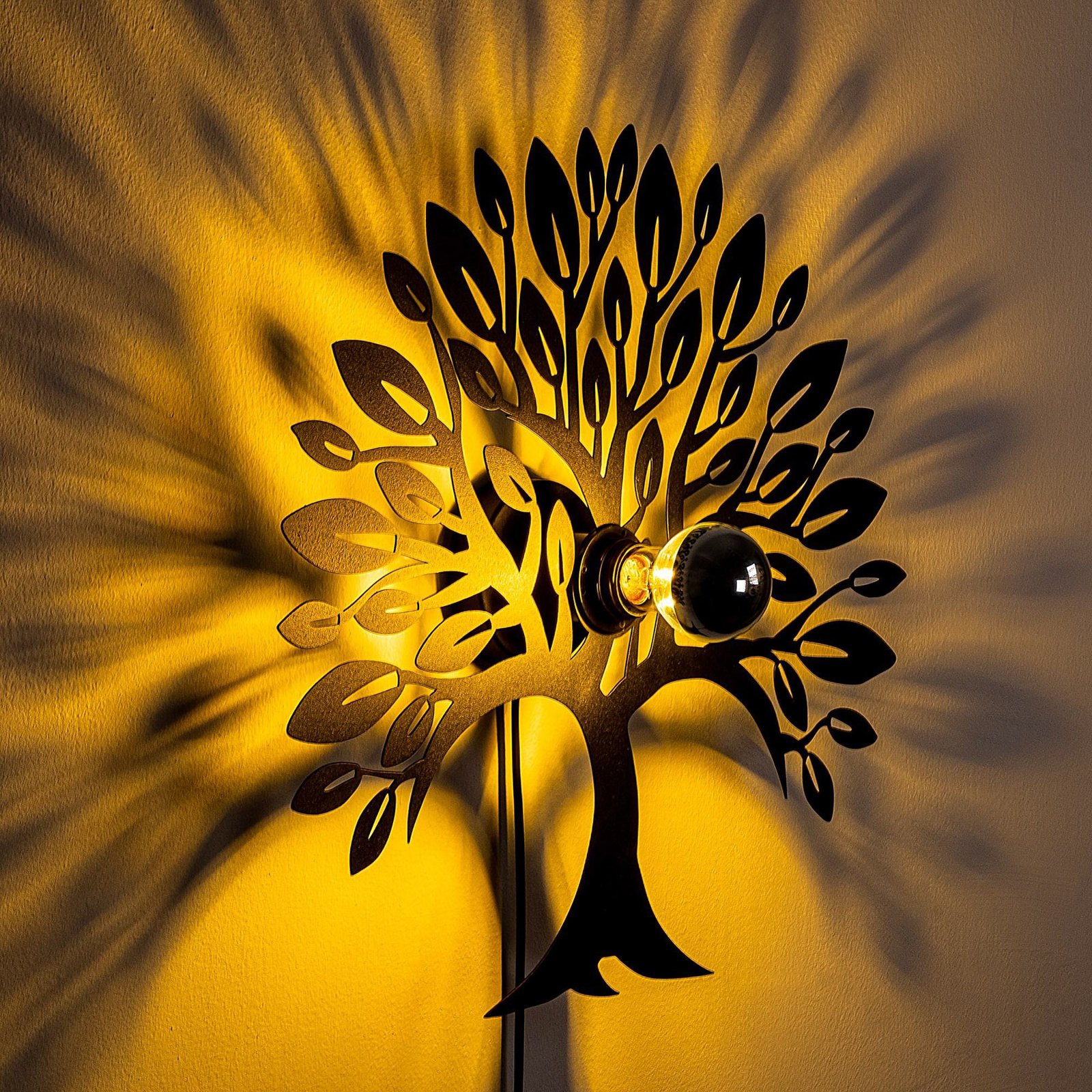 Wandlamp Heart Tree V2, zwart, metaal, stekker, schakelaar