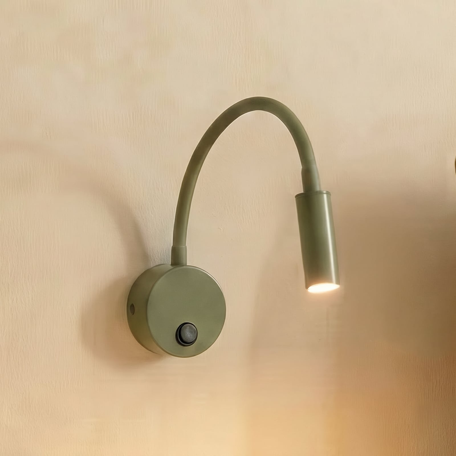 Sienas lampa Lagos, olīvu zaļa/melnā, G9, augstums 45 cm, metāls