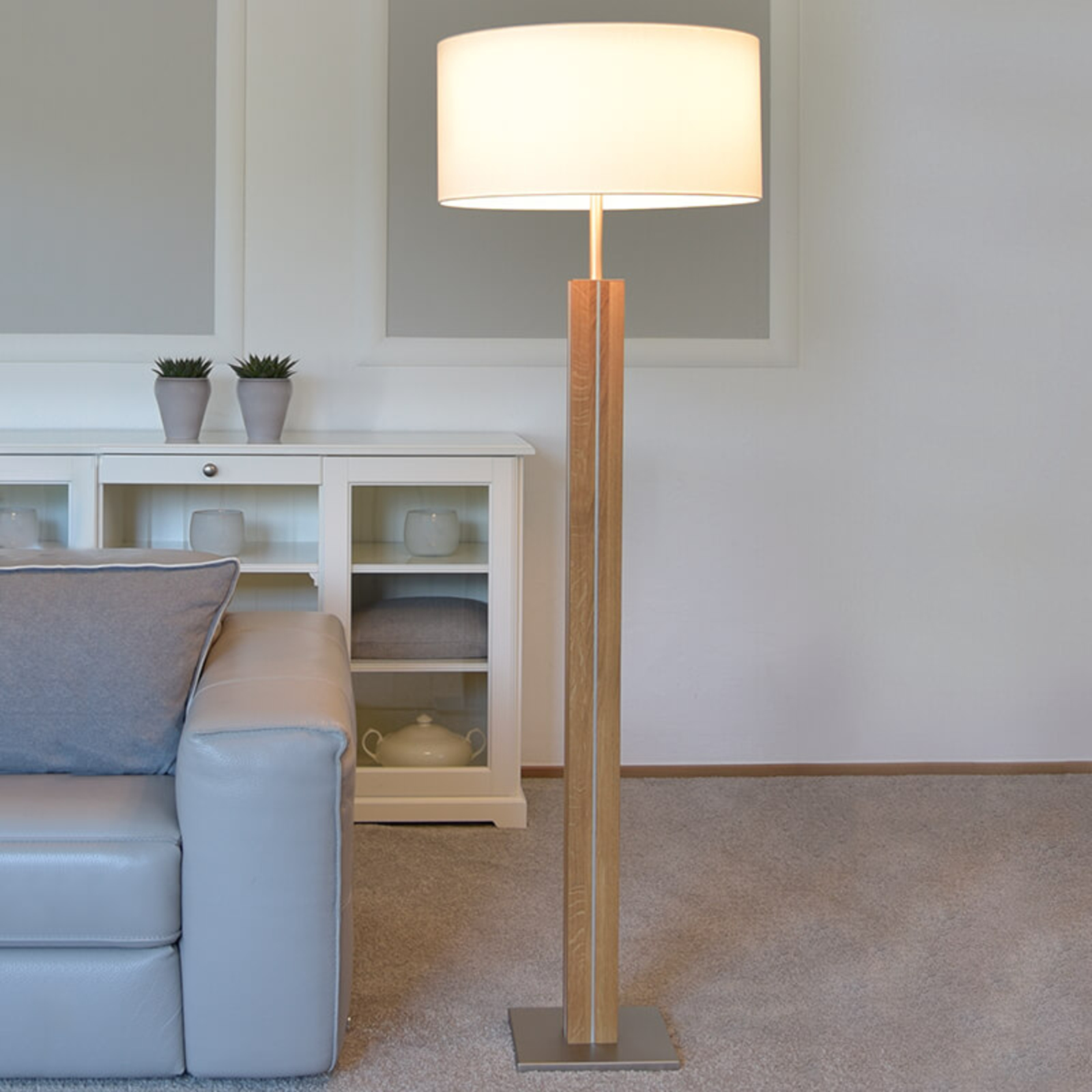 HerzBlut Wooden floor lamp Dana with white fabric shade, for Living / Dining Room, solid knotty oak, metal, cotton, E27, 57 W, energy efficiency: A++, H: 160 cm