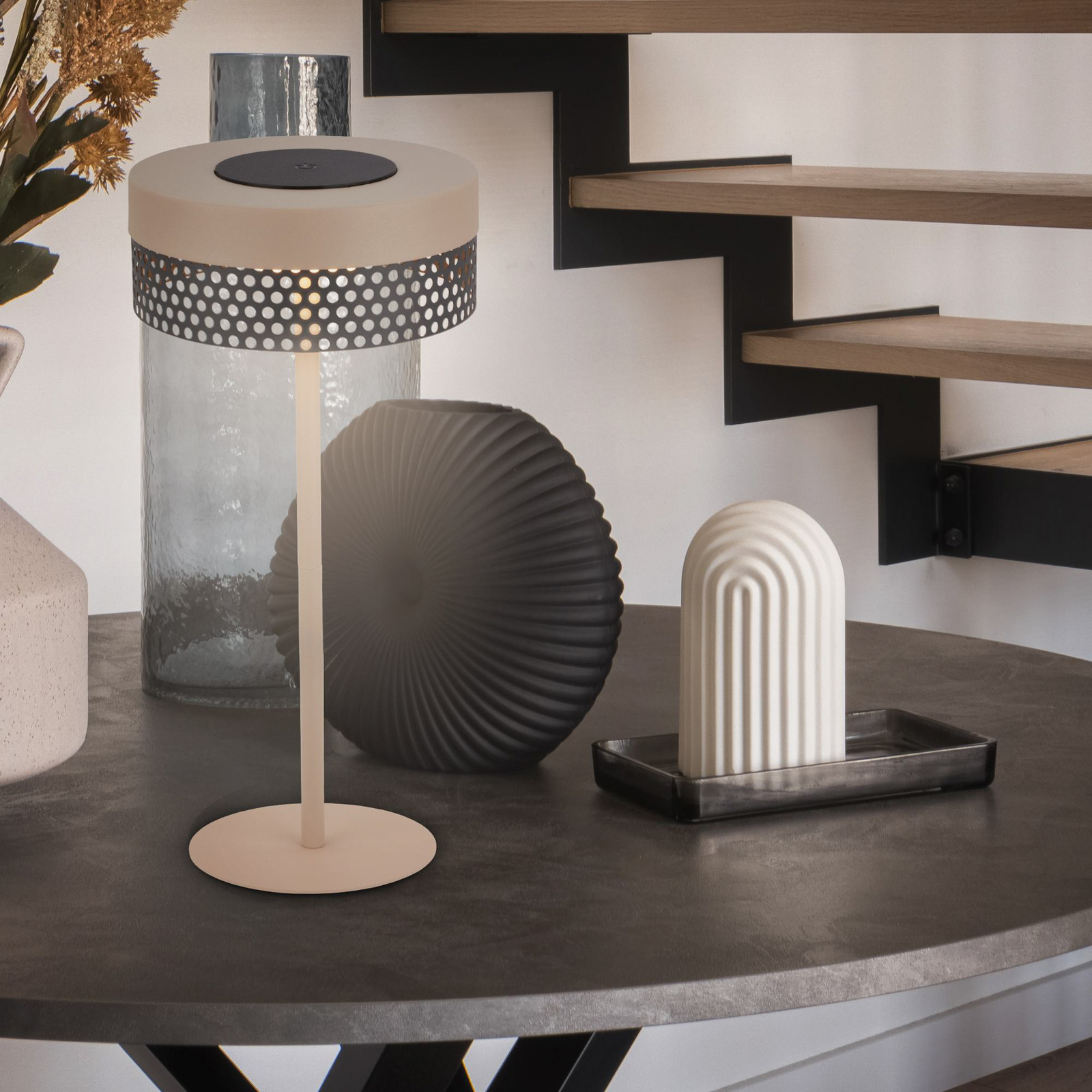 Akku-Tischleuchte Booha, beige, Metall, IP44, dimmbar