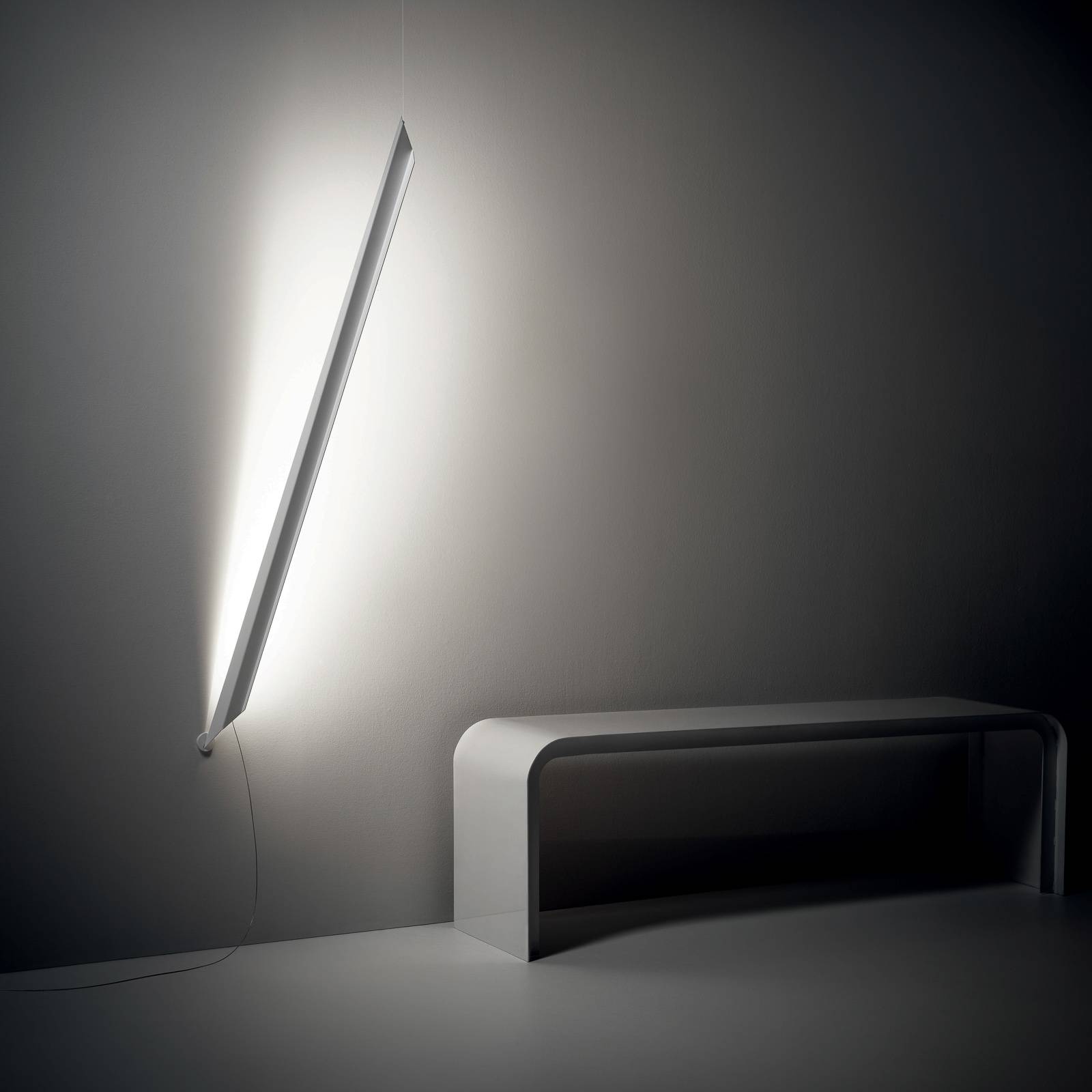 Knikerboker Schegge LED wall light, white, for Living / Dining Room, aluminium, 25 W, energy efficiency: A+, W: 6.5 cm, H: 160 cm